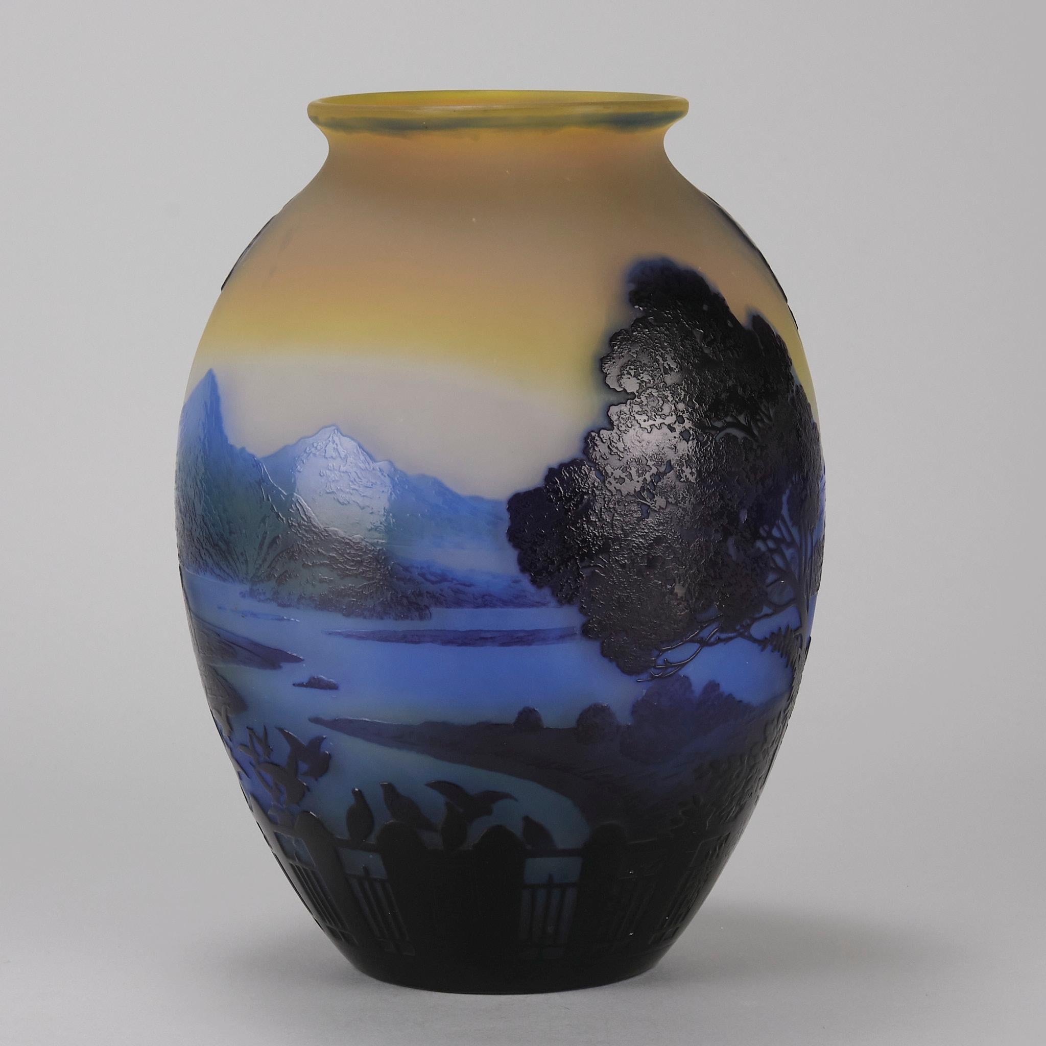 XX secolo Vaso in vetro cammeo Art Nouveau dei primi del Novecento 