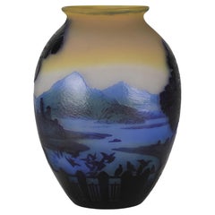 Vase en verre camée Art Nouveau du début du 20e siècle "Lake Como" par Emile Galle