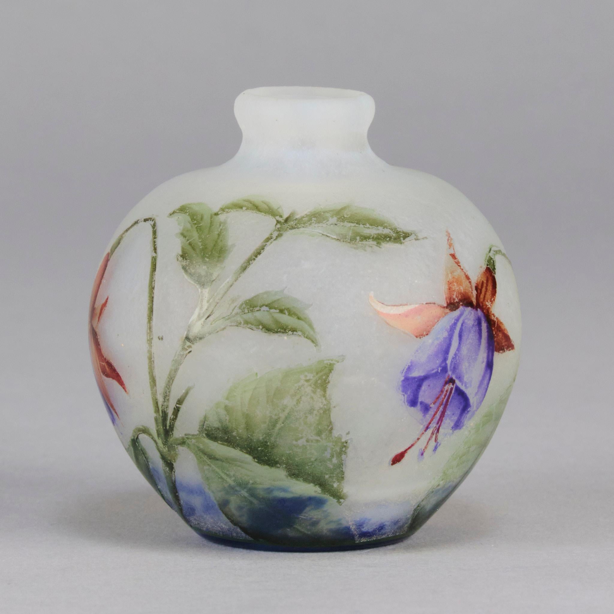 Vaso in vetro cammeo Art Nouveau del primo Novecento 