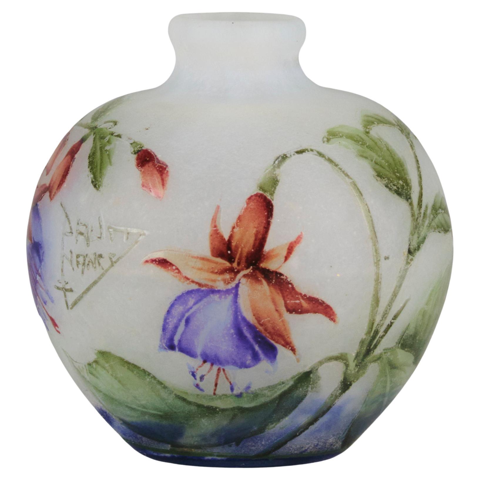 Vaso in vetro cammeo Art Nouveau del primo Novecento "Violet Vase" di Daum Frères