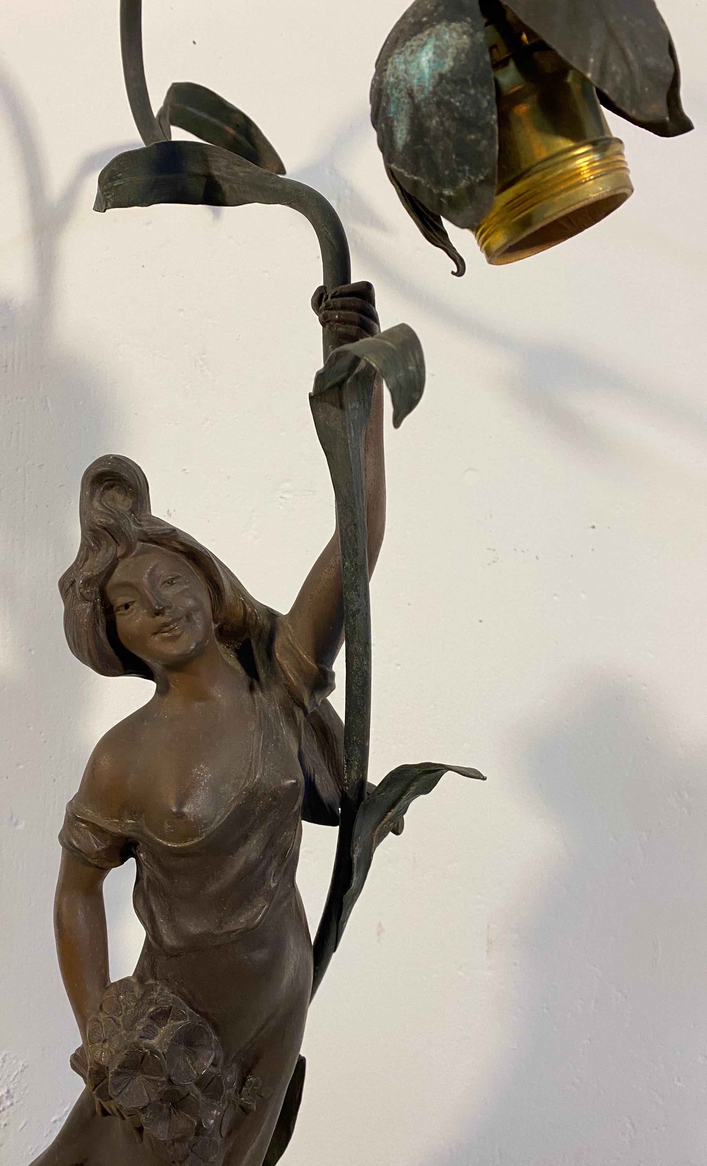Early 20th century Art Nouveau copper table lamp by Rosseau

Classic Art Nouveau sculpture of a beautiful young woman in a flowing dress

The lamp has a single socket and is wired for immediate use

The sculpture measures 7