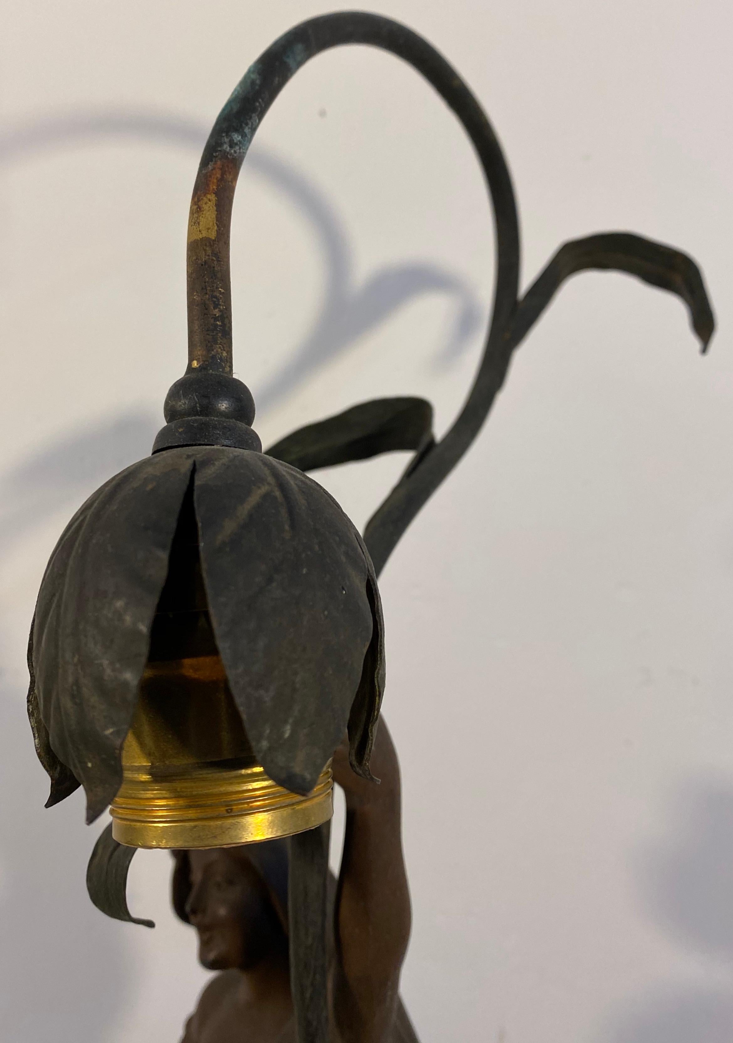 Lámpara de sobremesa de cobre Art Nouveau de principios del siglo XX by Rosseau en Bueno estado para la venta en San Francisco, CA