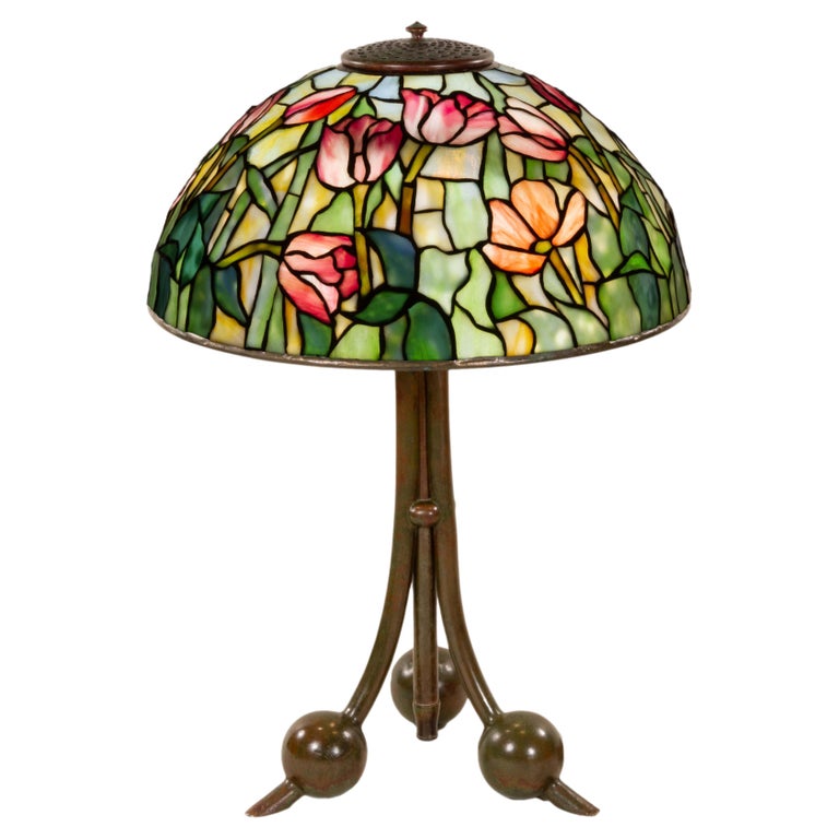 Early 20th Century Art Nouveau "Dispersed Tulip" Table Lamp by, Tiffany Studios For Sale