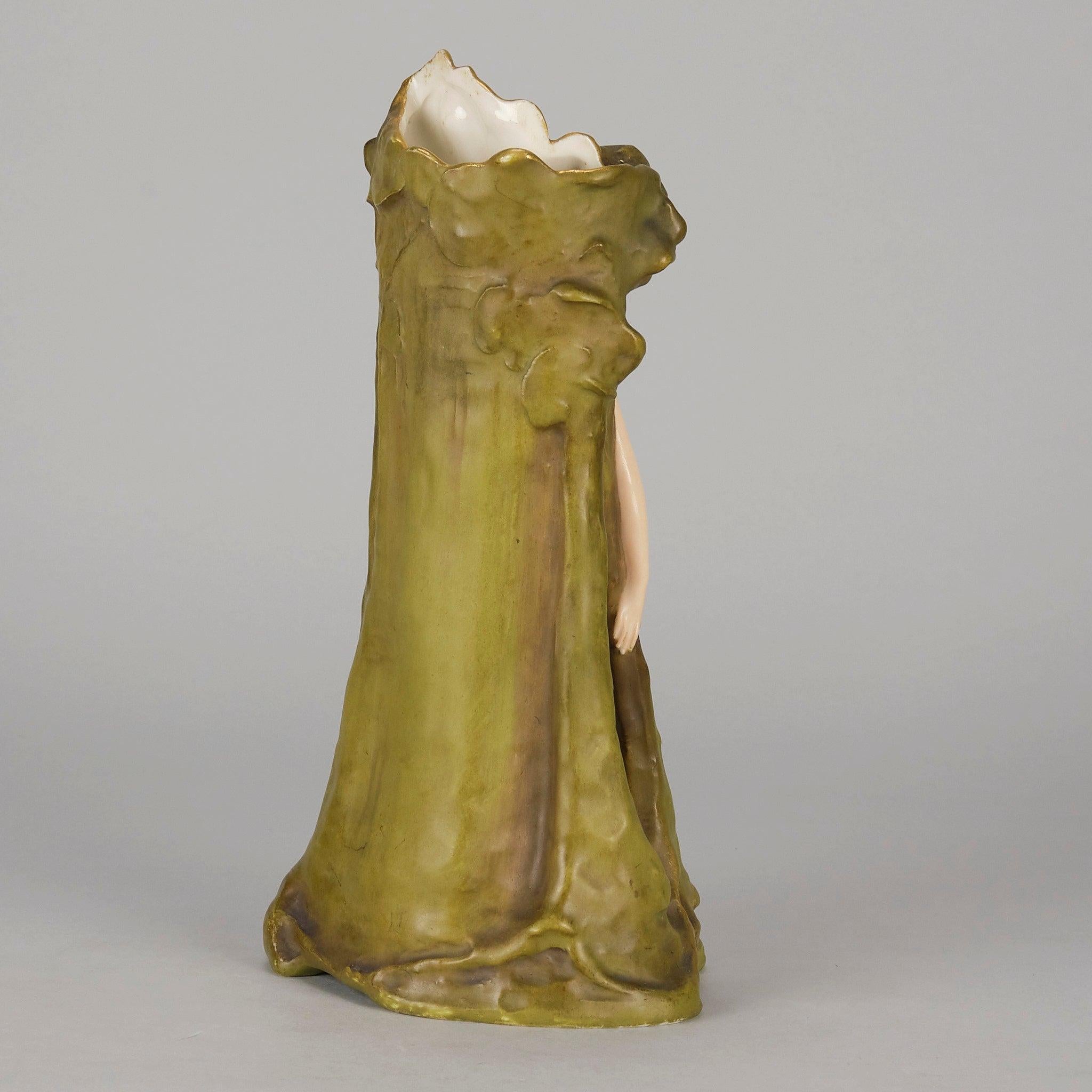 XX secolo Vaso di terracotta Art Nouveau dei primi del Novecento di Ernst Wahliss in vendita