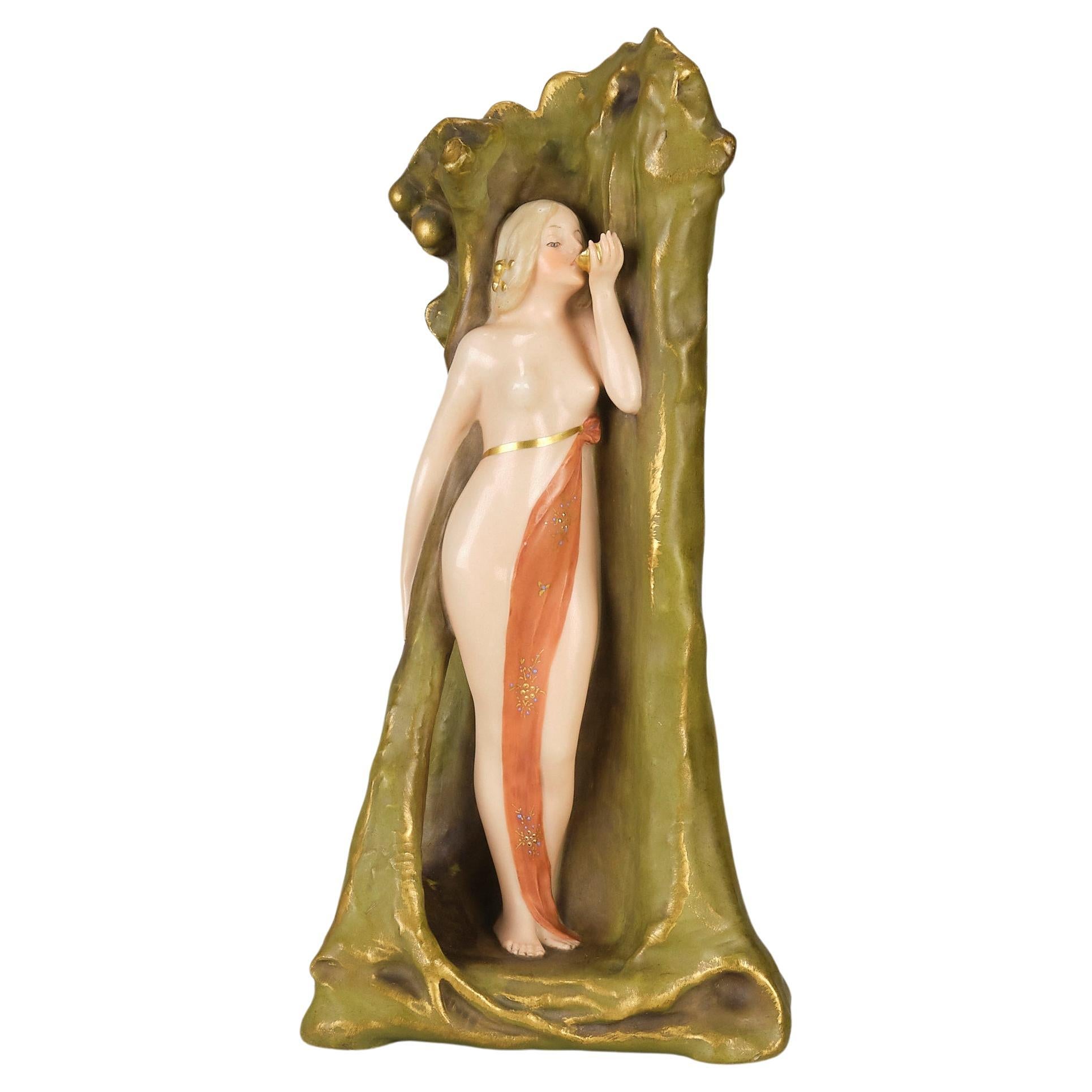 Vaso di terracotta Art Nouveau dei primi del Novecento di Ernst Wahliss in vendita