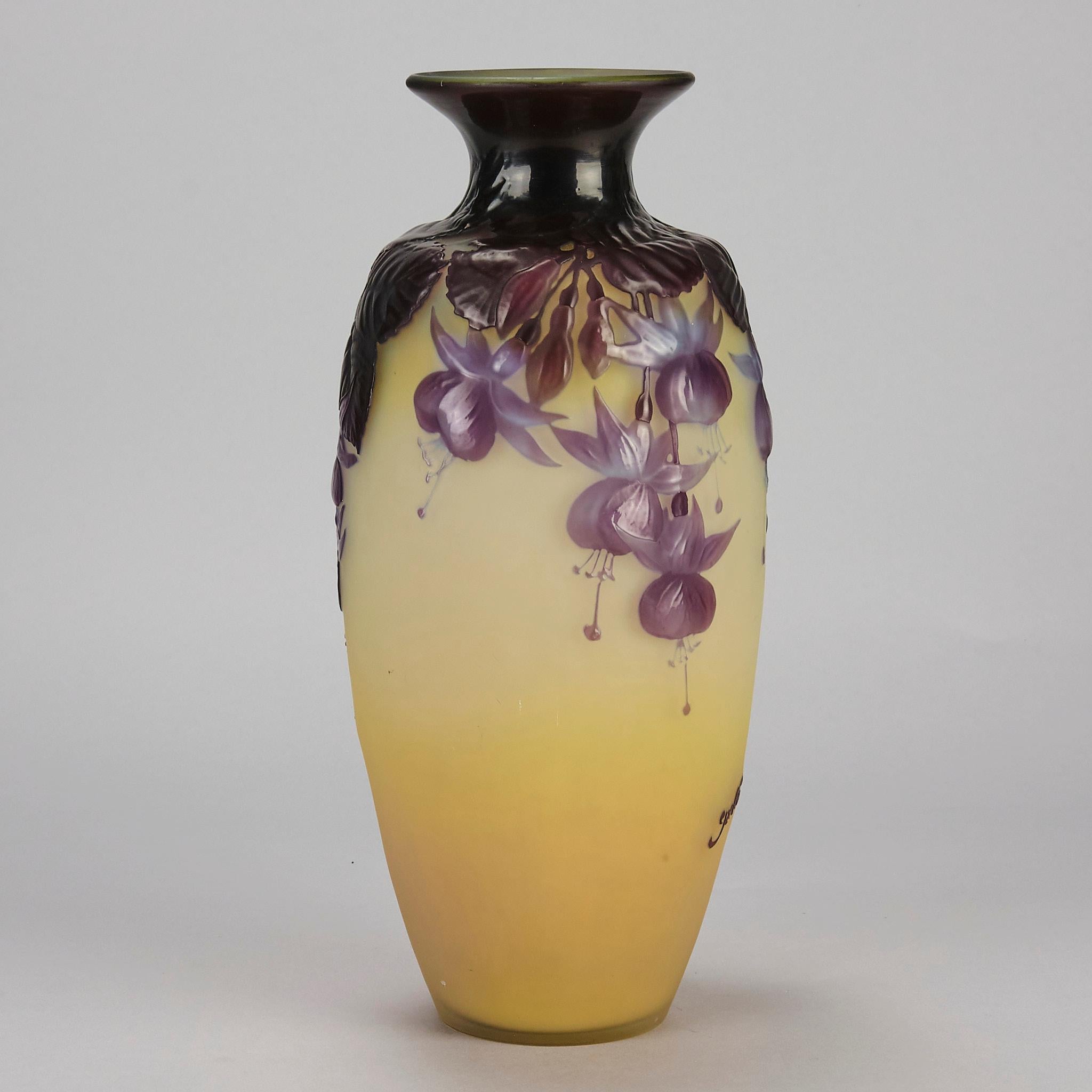 20ième siècle Vase 