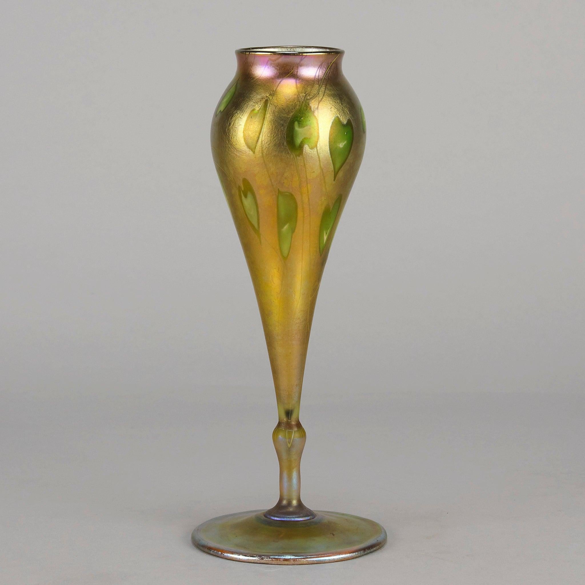 Stampato Vaso in vetro Art Nouveau dei primi del Novecento 