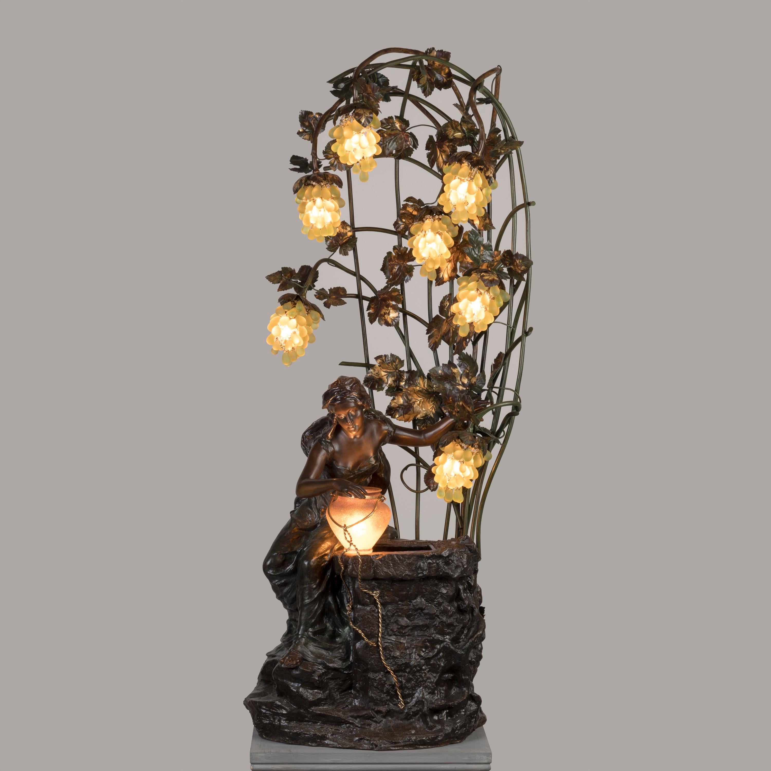 Early 20th Century Art Nouveau Glass & Spelter Sculptural Lamp  1