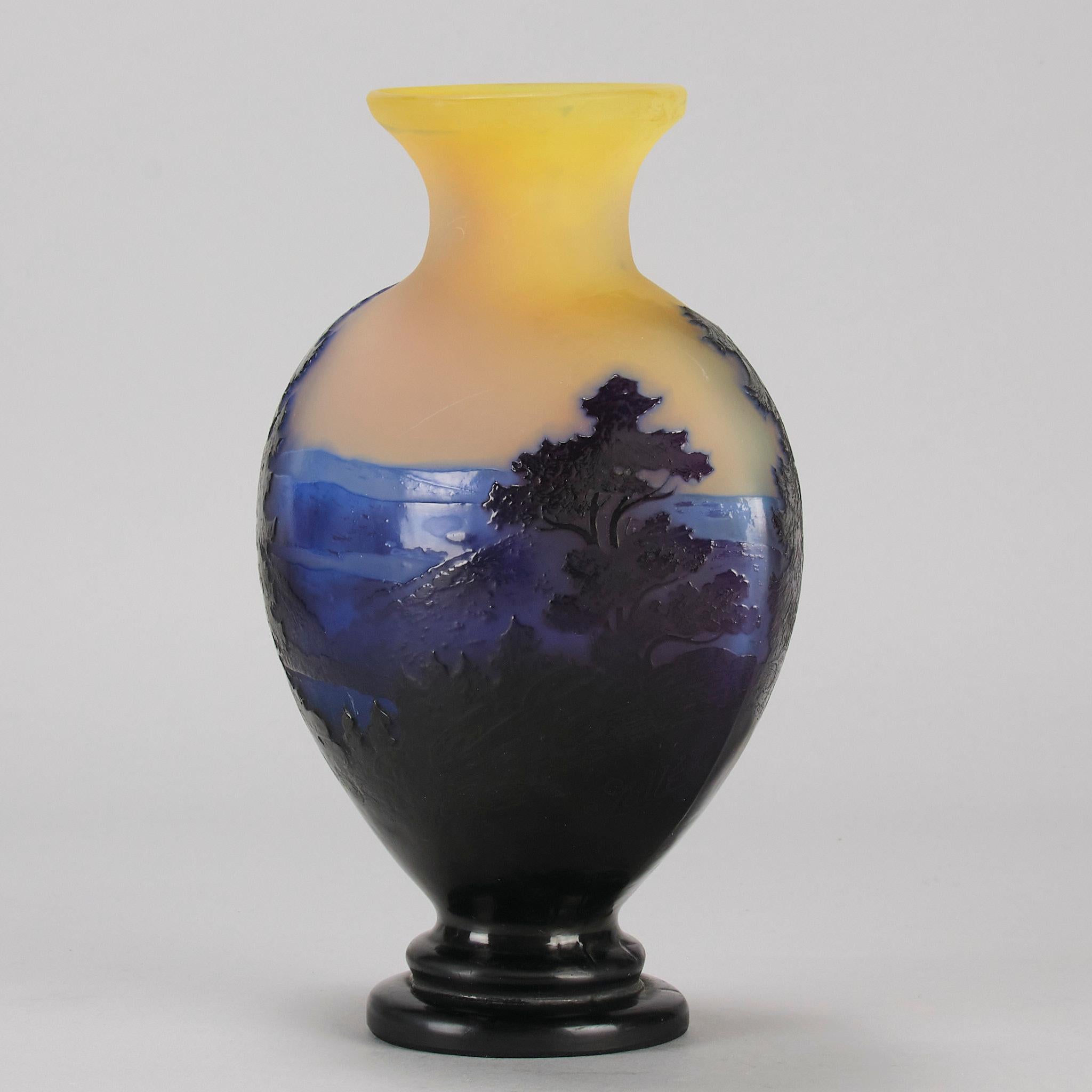 Vase en verre Art Nouveau du début du 20ème siècle intitulé 