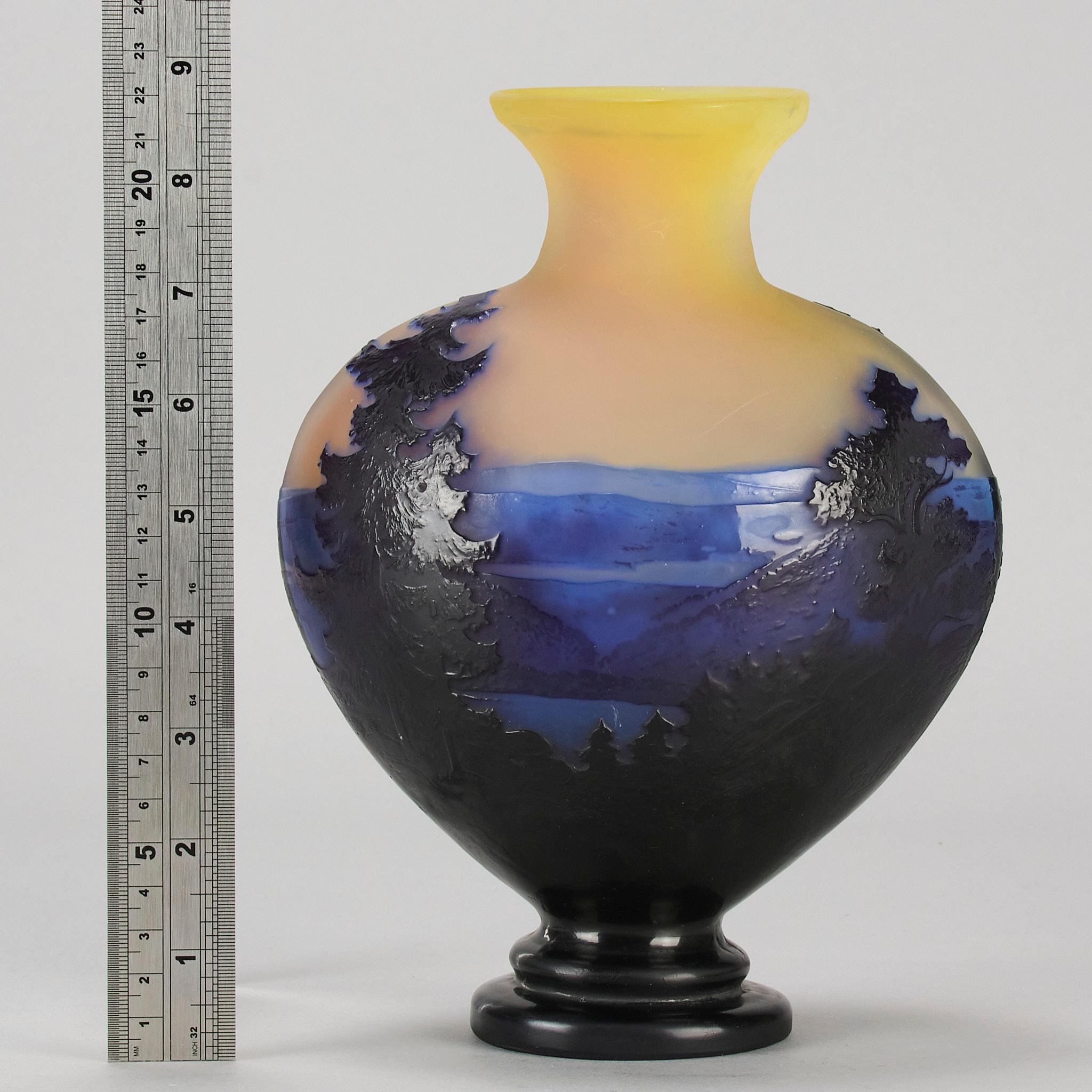 Vase en verre Art Nouveau du début du 20ème siècle intitulé 
