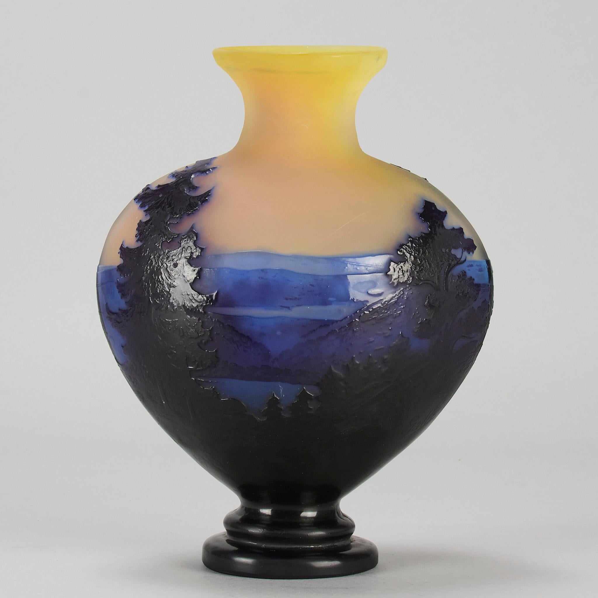 Art nouveau Vase en verre Art Nouveau du début du 20ème siècle intitulé 