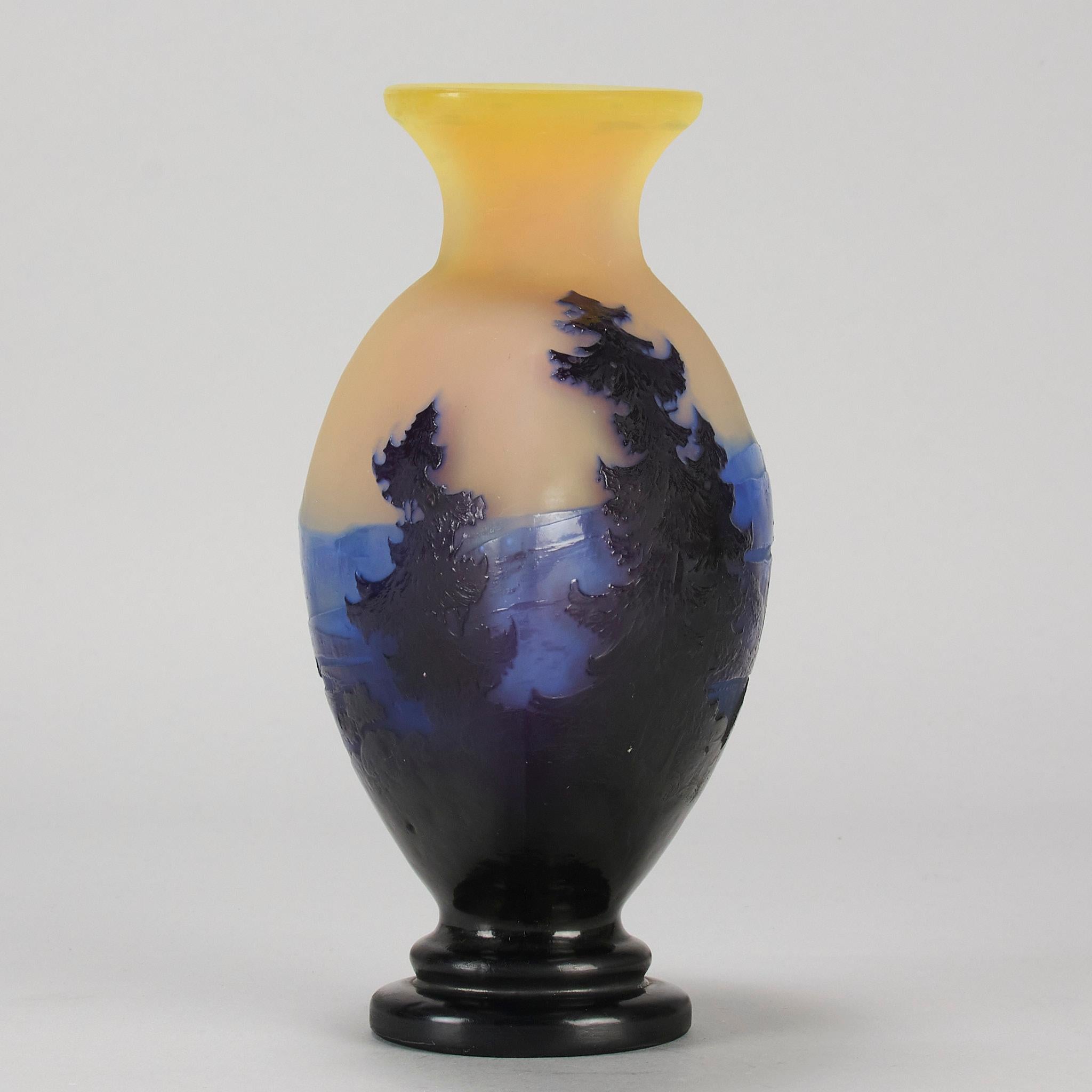 Buriné Vase en verre Art Nouveau du début du 20ème siècle intitulé 
