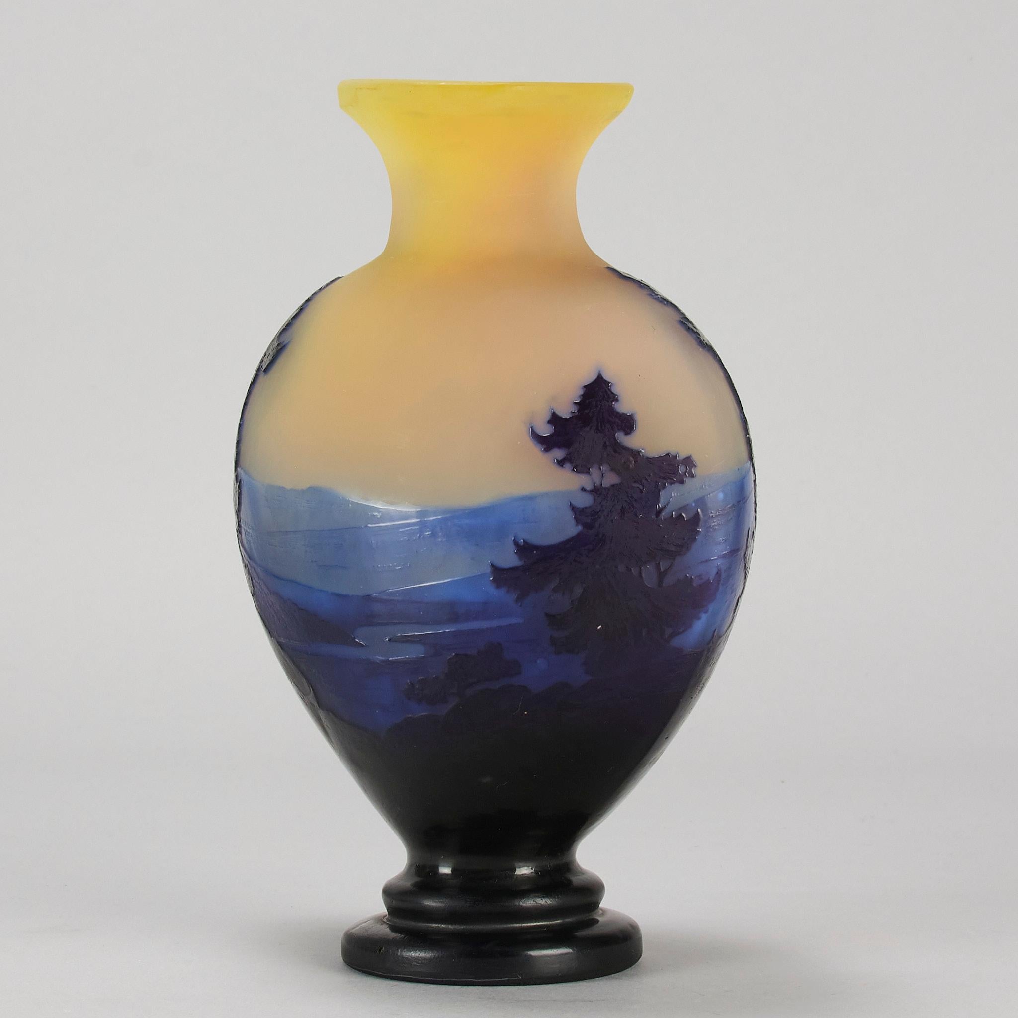 Vase en verre Art Nouveau du début du 20ème siècle intitulé 