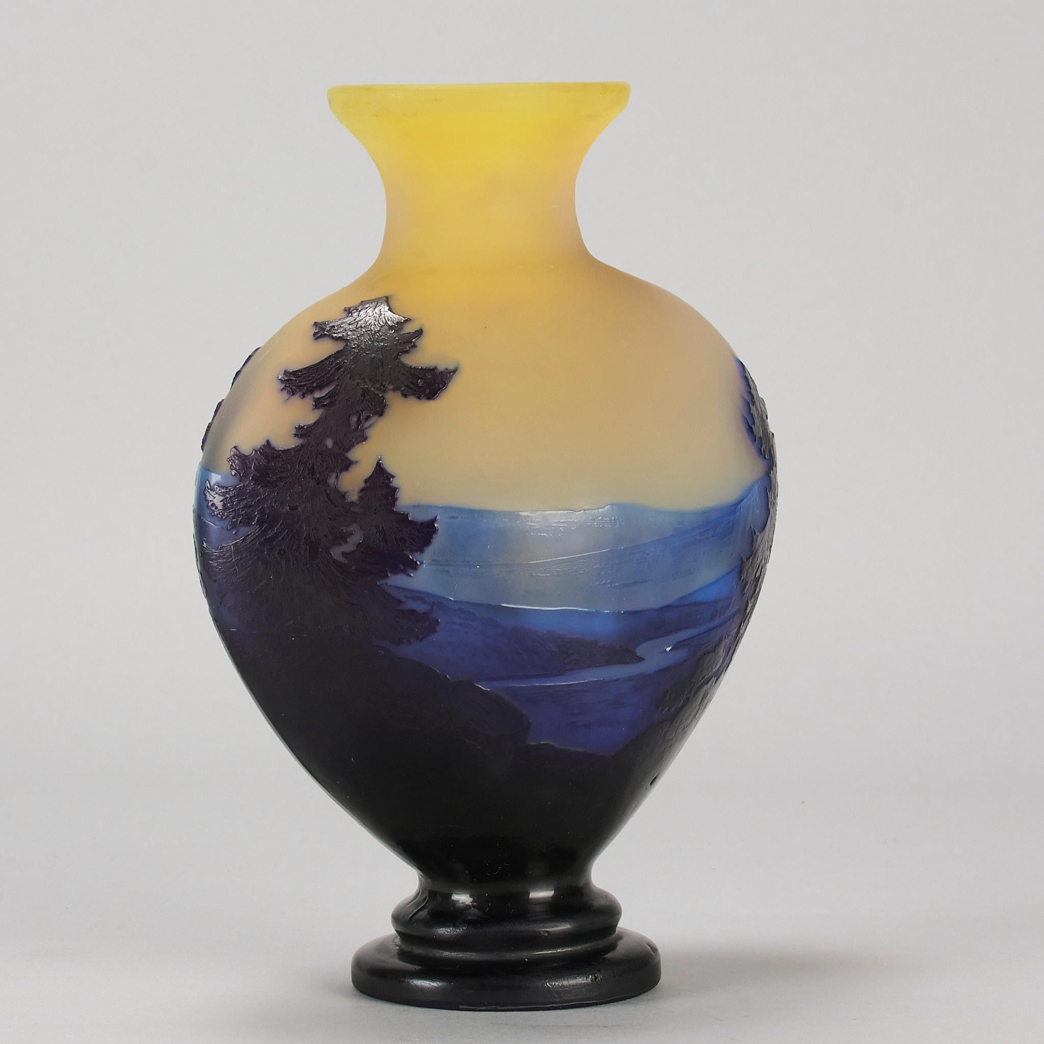 Verre Vase en verre Art Nouveau du début du 20ème siècle intitulé 