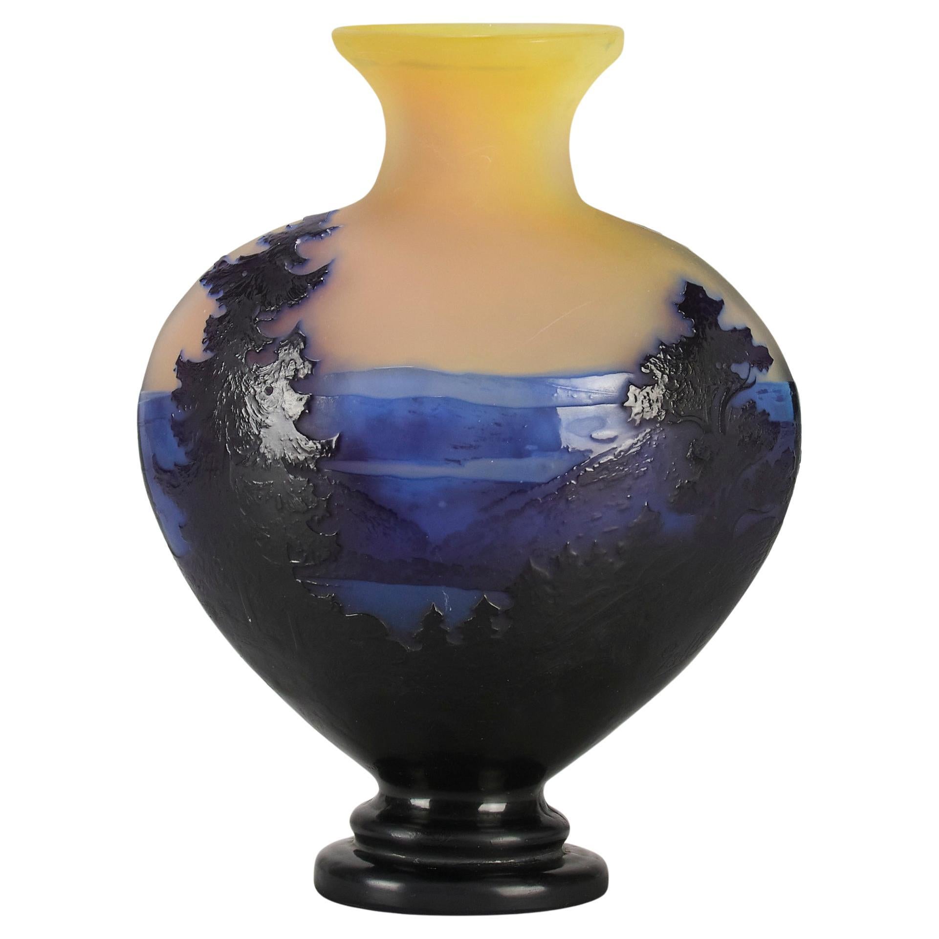 Jugendstil-Glasvase mit dem Titel "Szenische Vase" von Emile Gallé aus dem frühen 20.