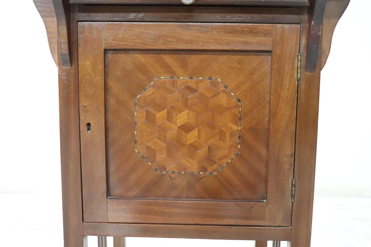 Early 20th Century Art Nouveau Inlaid Wood Side Table For Sale 2