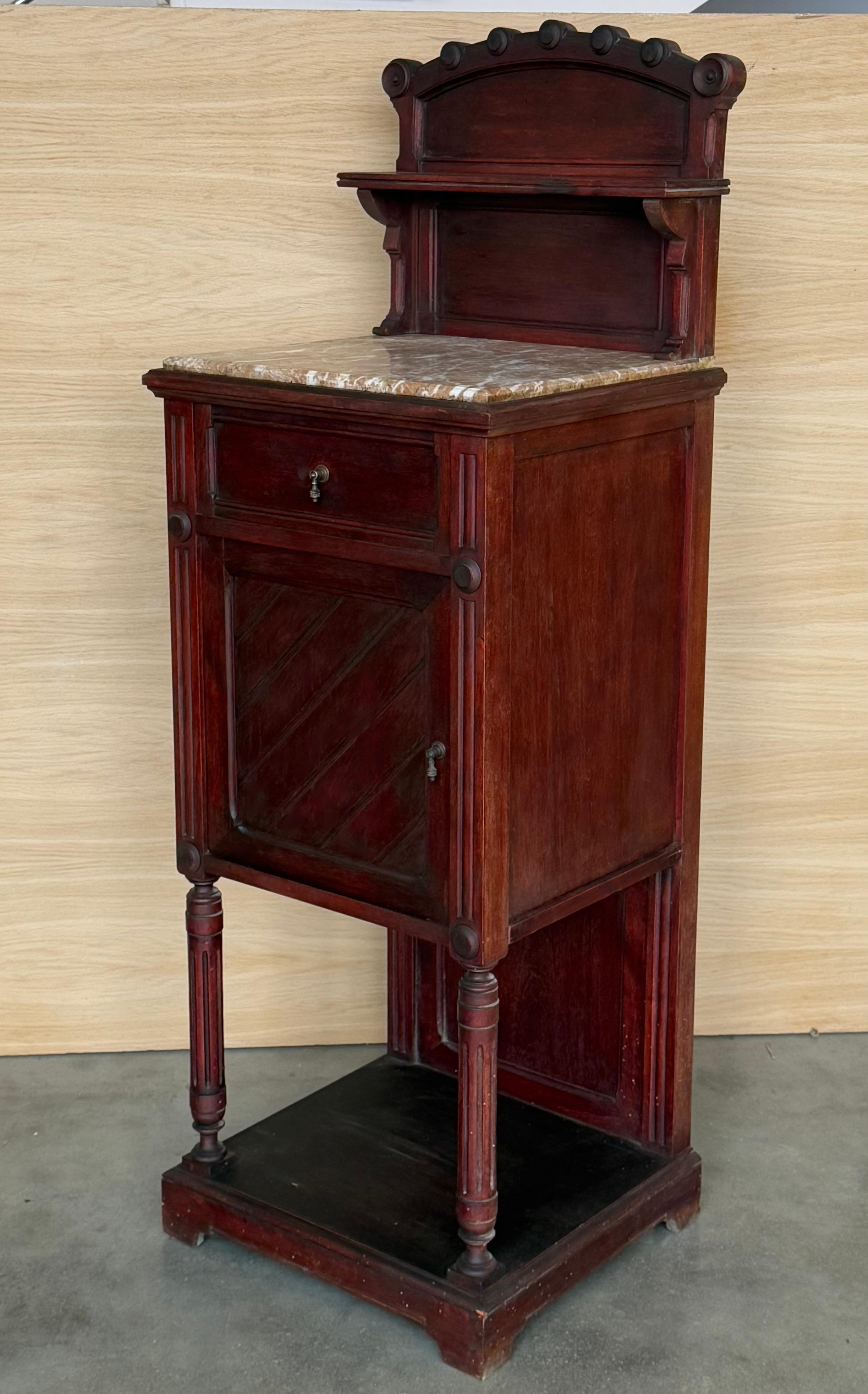 Early 20th Century Art Nouveau Italian Nightstands in Solid Walnut with crest For Sale 3