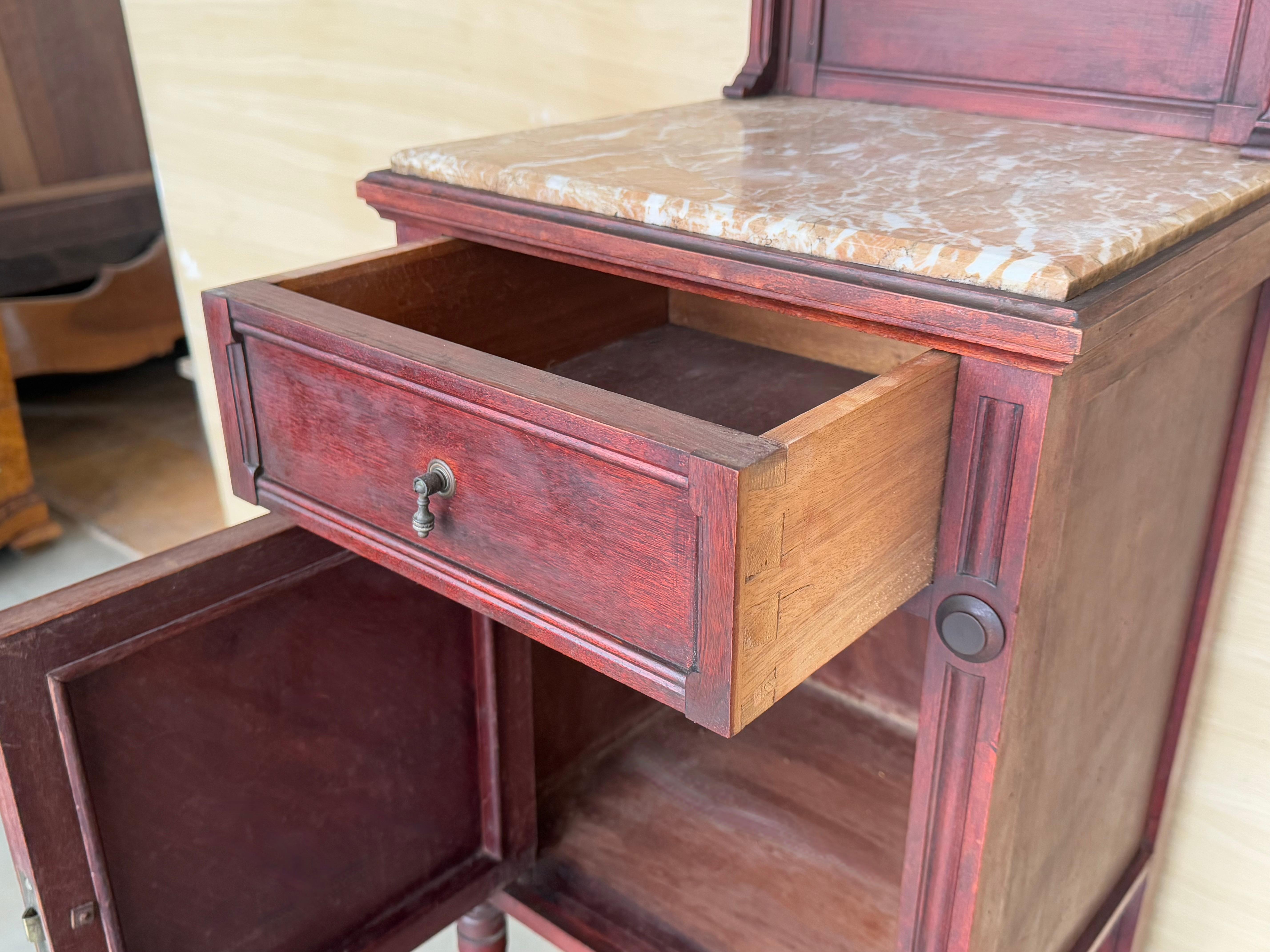 Early 20th Century Art Nouveau Italian Nightstands in Solid Walnut with crest For Sale 4