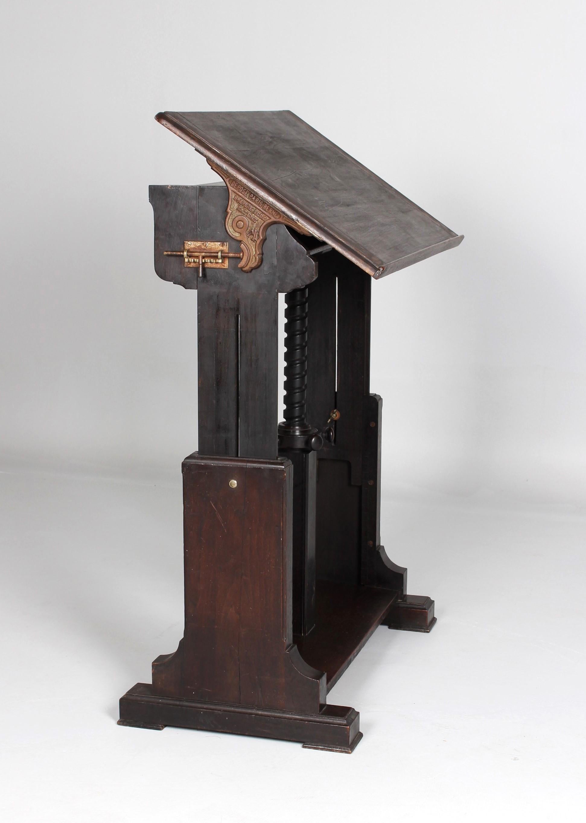Height-adjustable writing or lectern

Switzerland
Walnut
Art Nouveau around 1910

Dimensions: height from 80 - 120 cm, work surface: 89 x 53 cm

Description:
Height-adjustable piece of furniture that may have served as a writing and drawing table or