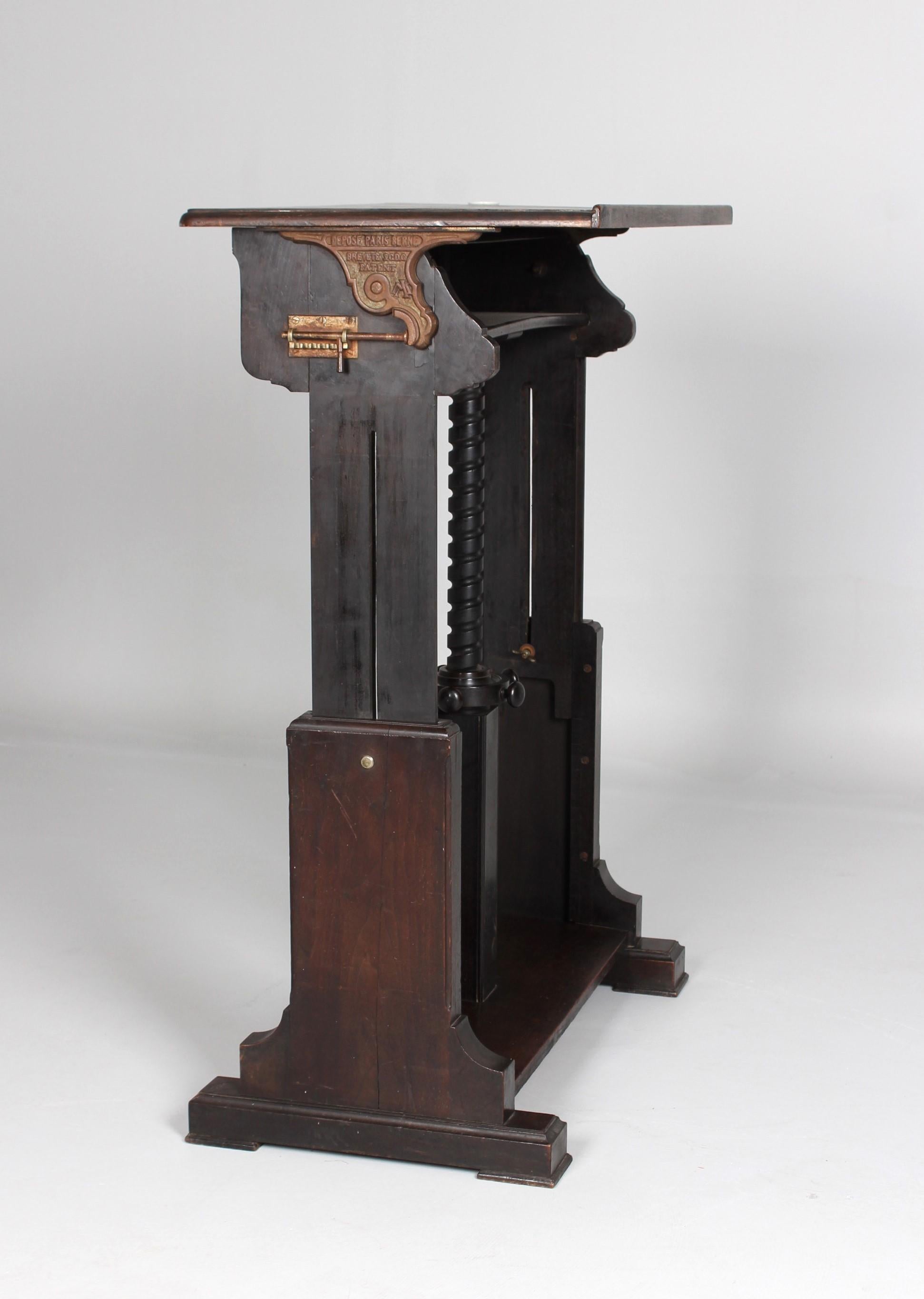 Early 20th Century Art Nouveau Lectern or Drawing Table, Switzerland, circa 1910 In Good Condition In Greven, DE