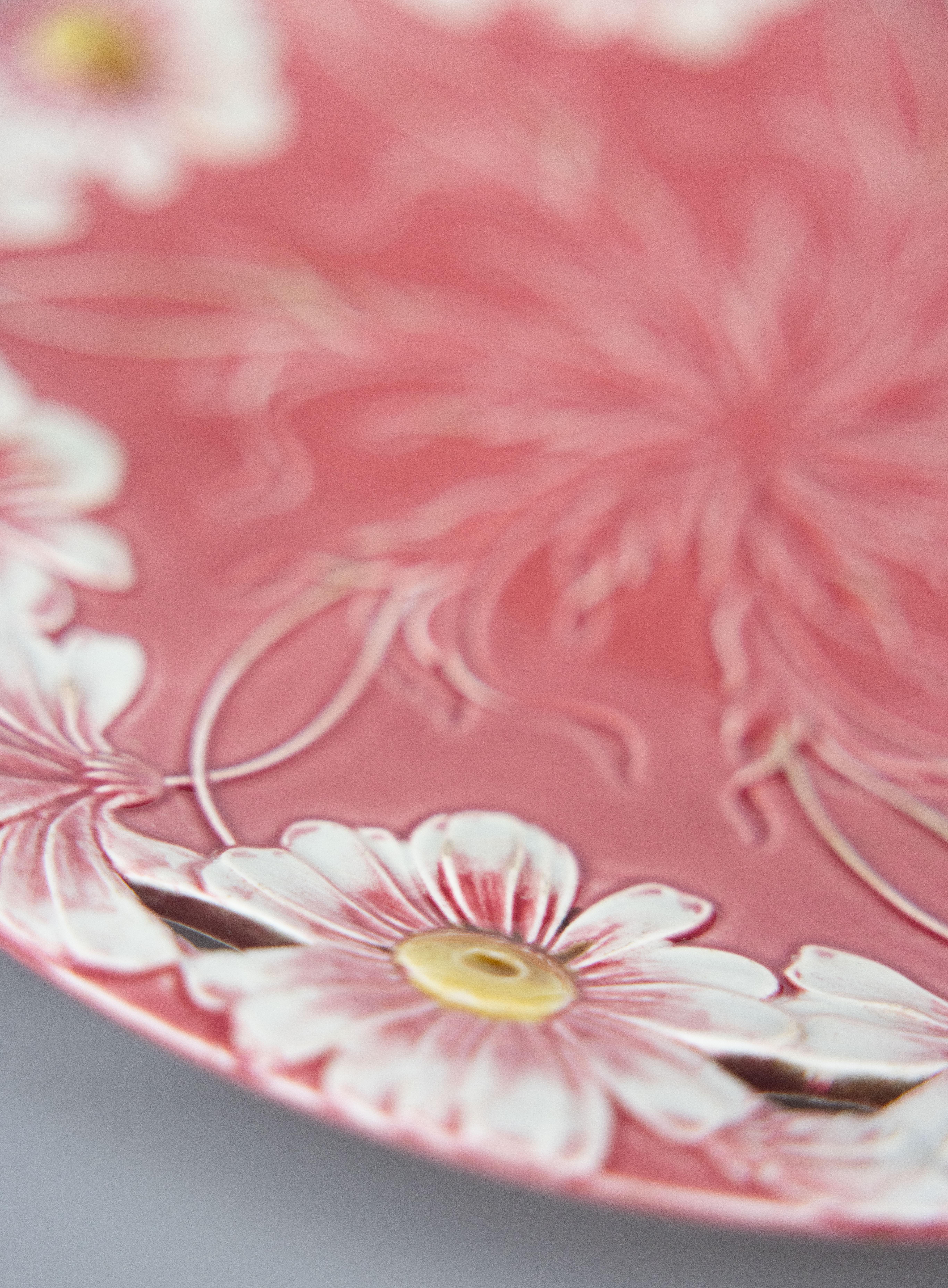 Fired Early 20th Century Art Nouveau Majolica Pink Daisies Flower Reticulated Charger For Sale