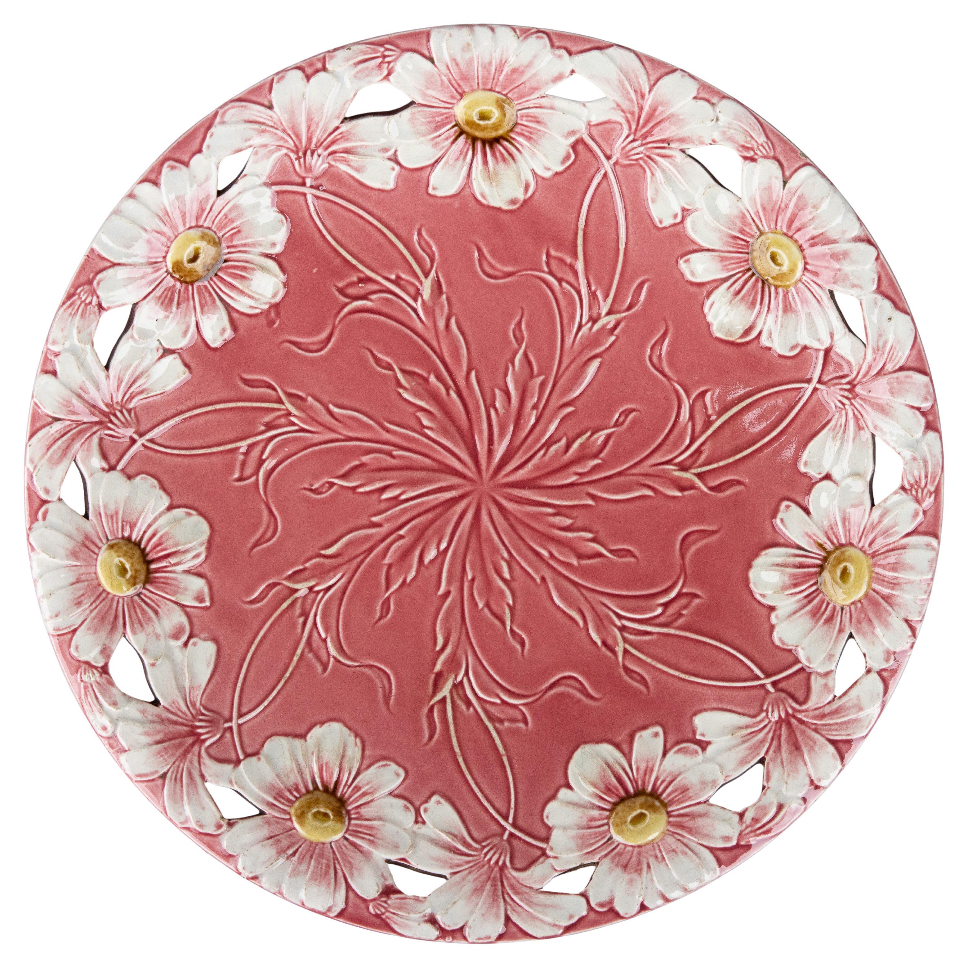 Early 20th Century Art Nouveau Majolica Pink Daisies Flower Reticulated Charger For Sale