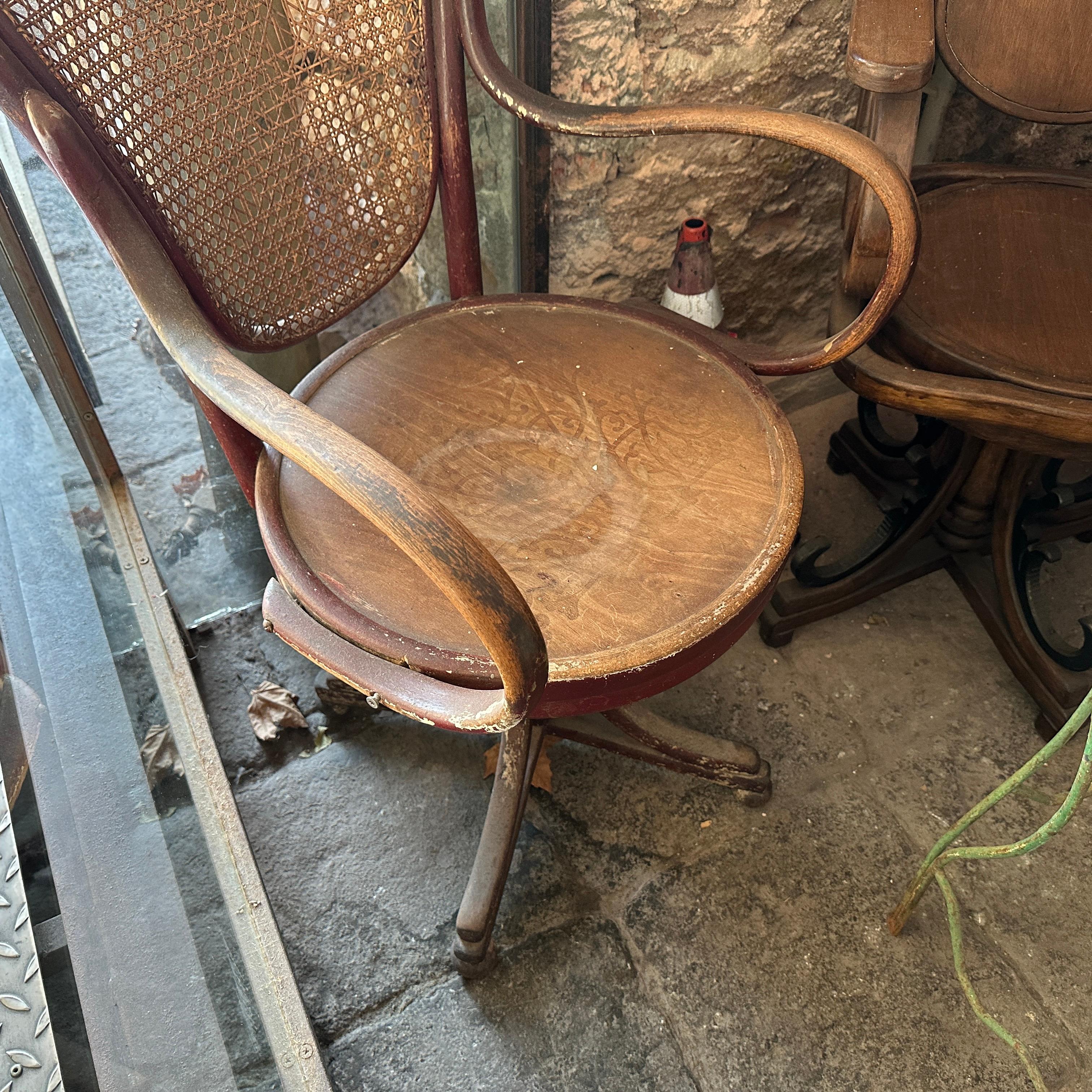 Early 20th Century Art Nouveau Wood and Wicker Tonet Italian Swivel Barber Chair For Sale 2
