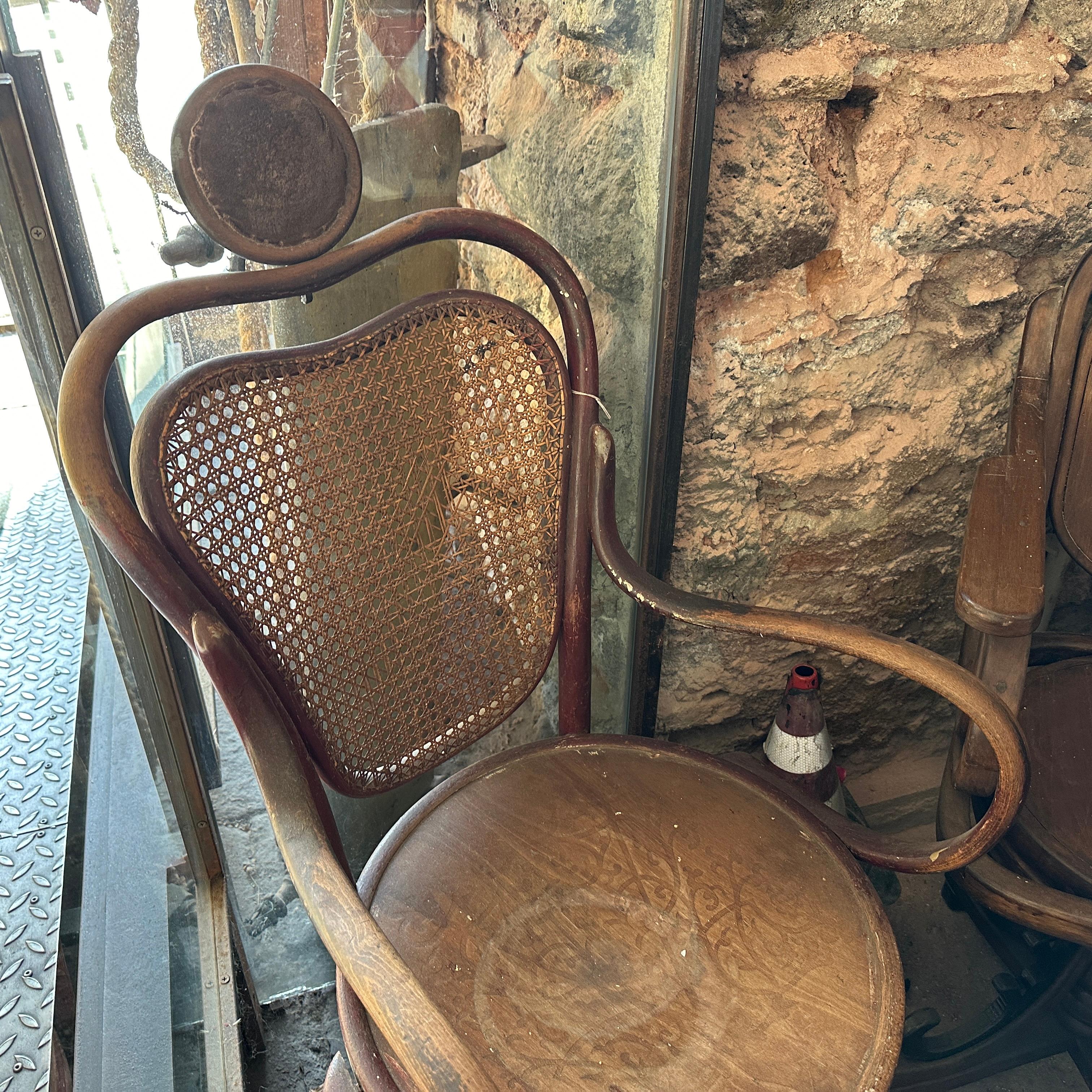 Early 20th Century Art Nouveau Wood and Wicker Tonet Italian Swivel Barber Chair For Sale 3