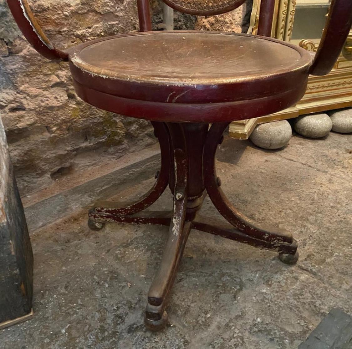 Early 20th Century Art Nouveau Wood and Wicker Tonet Italian Swivel Barber Chair For Sale 5