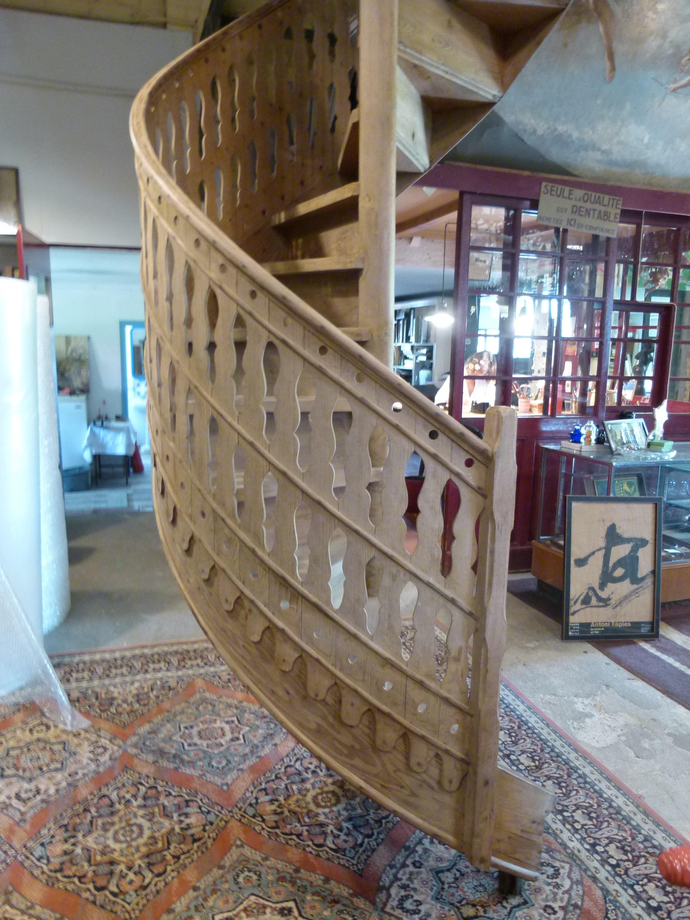 Early 20th century Spiral Staircase from south Spain. Pine wood. It was used to communicate the Store on the groundfloor with the living place upstairs