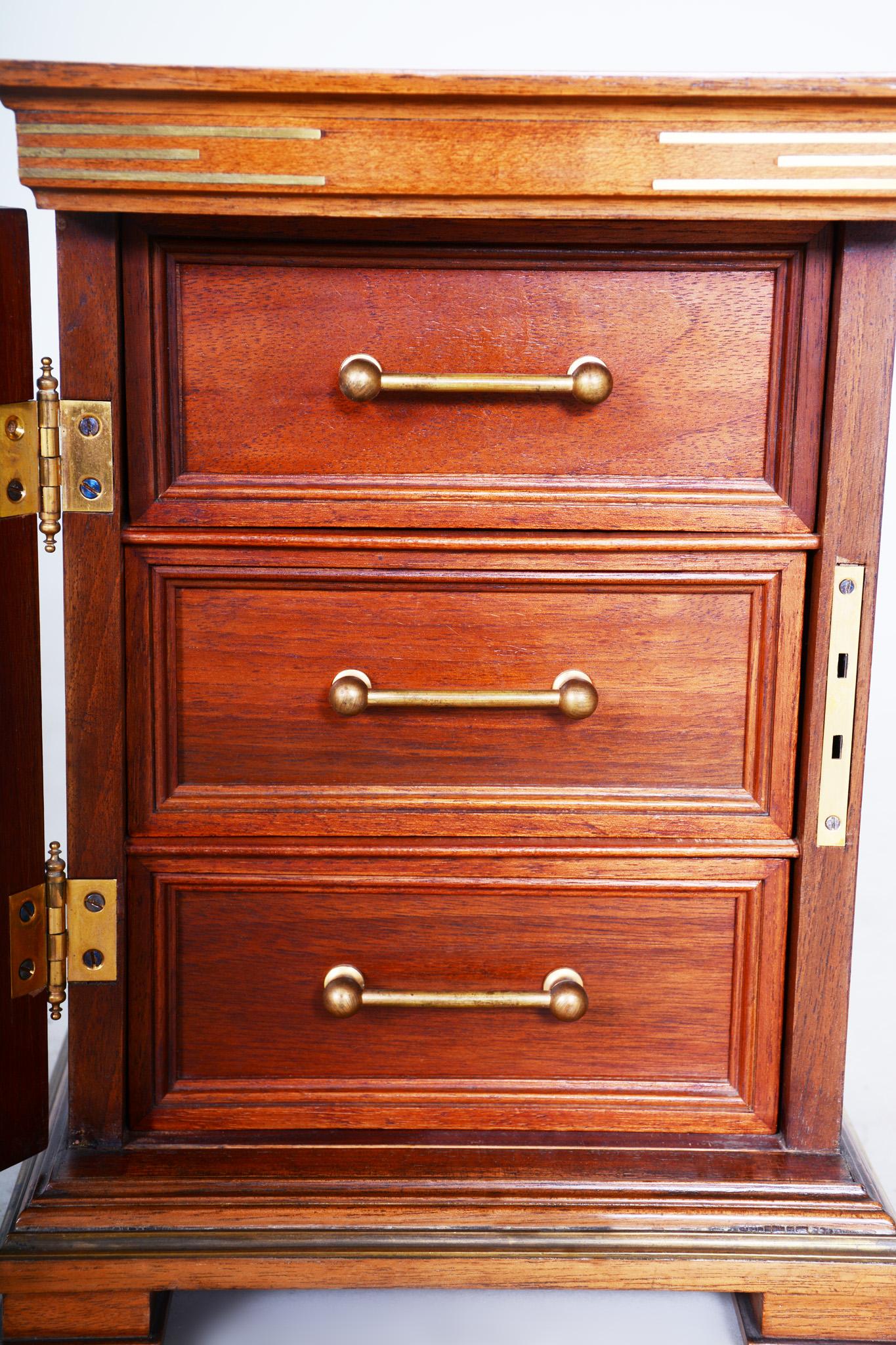 Early 20th Century Art Deco Jewelry Box, Walnut, Czechia 'Bohemia', 1920s For Sale 5