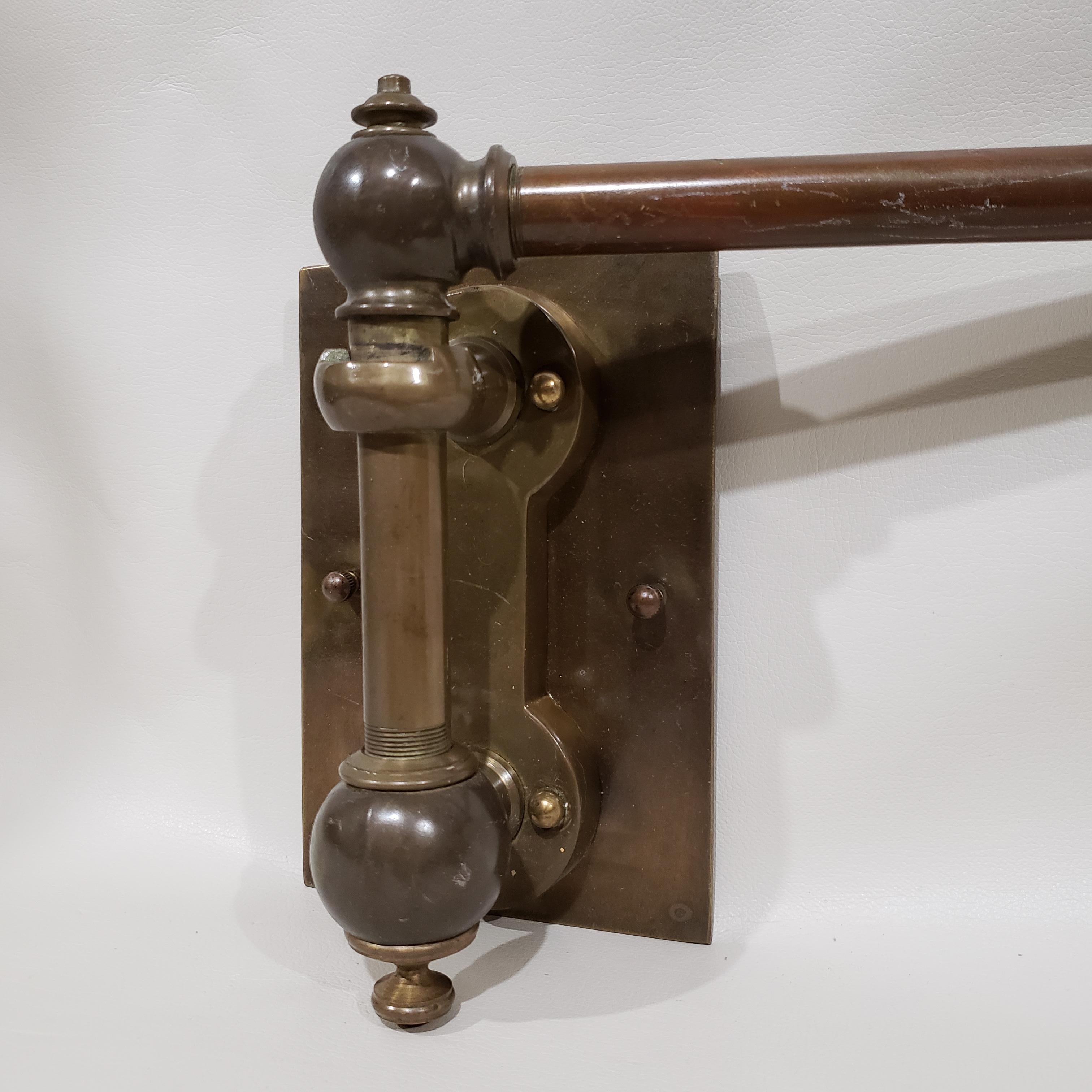 Early 20th Century Articulating Wall Mount Train Light In Good Condition In Hamilton, Ontario