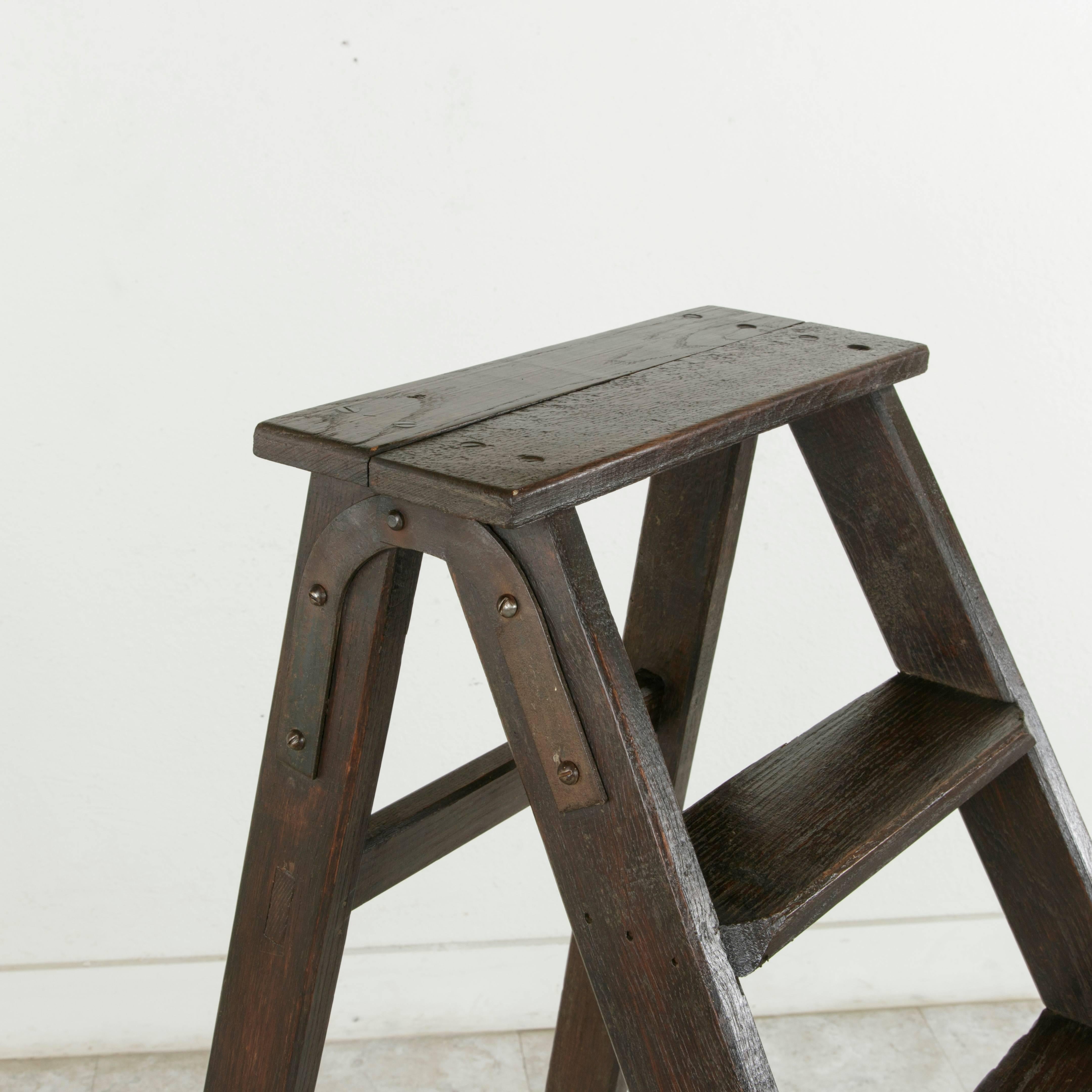 Early 20th Century Artisan Made Folding Oak Library Ladder with Iron Hinges In Excellent Condition In Fayetteville, AR