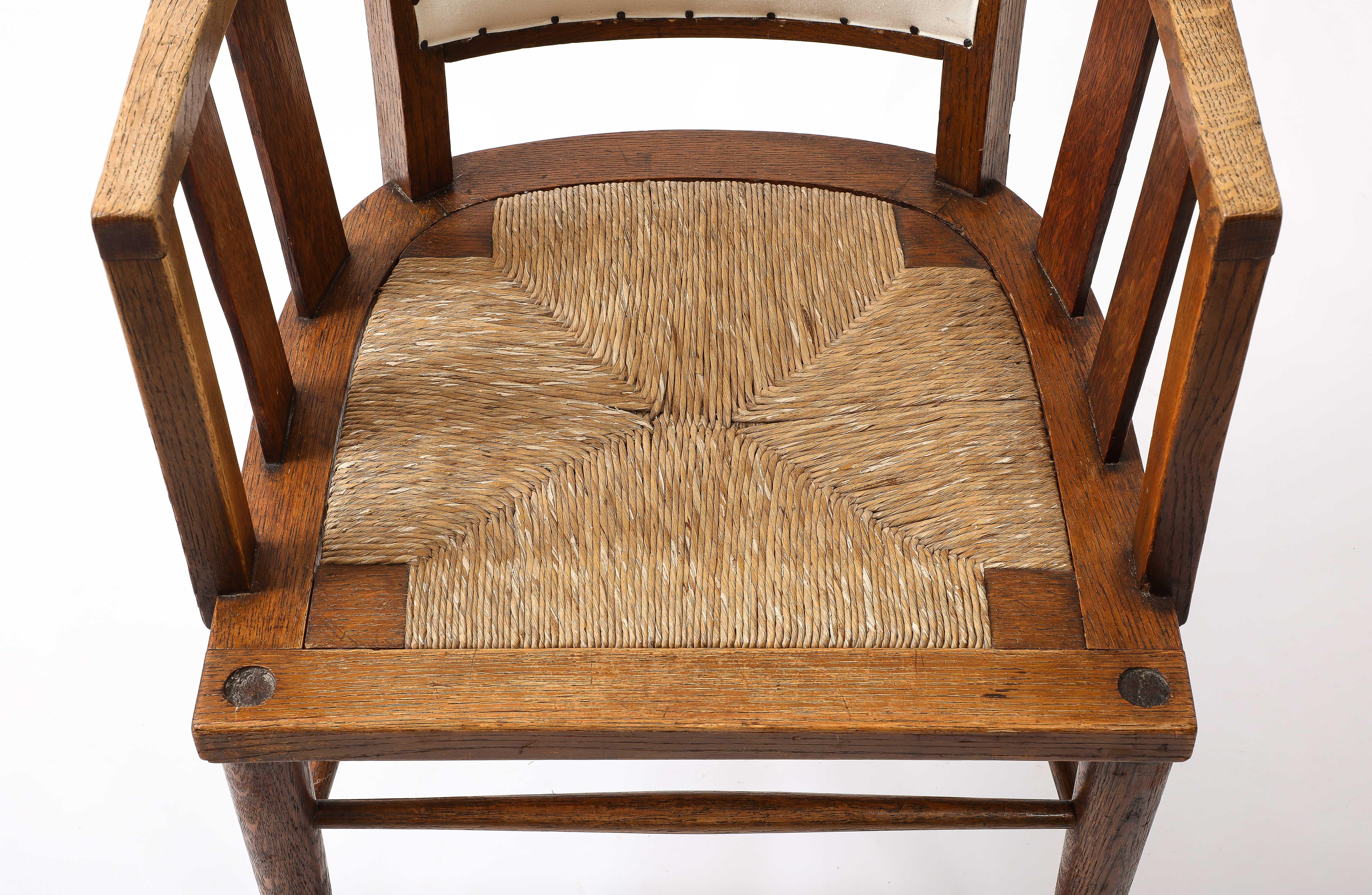 British Early 20th Century Arts and Crafts Armchair, England 1920's For Sale
