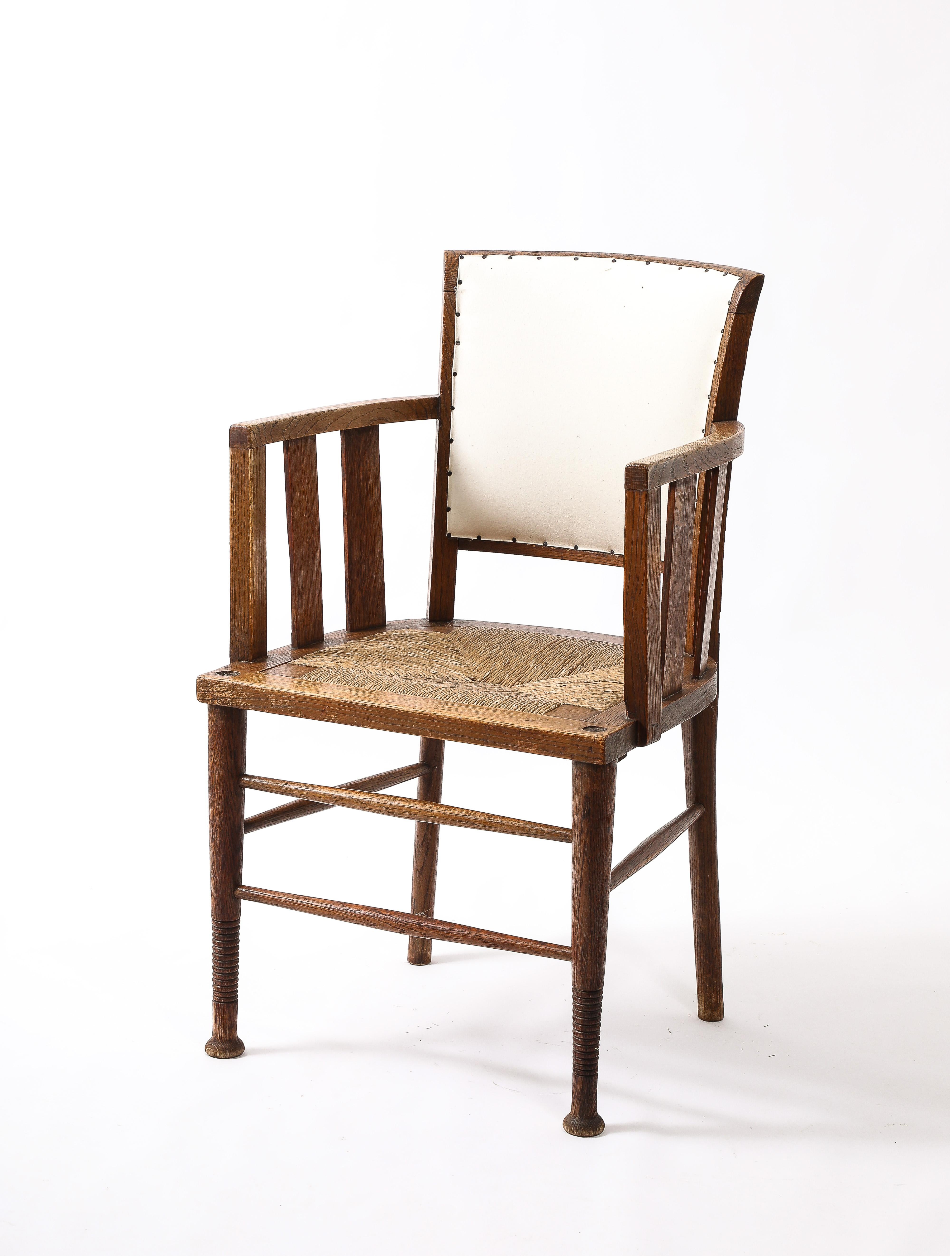 Early 20th Century Arts and Crafts Armchair, England 1920's In Good Condition For Sale In New York, NY