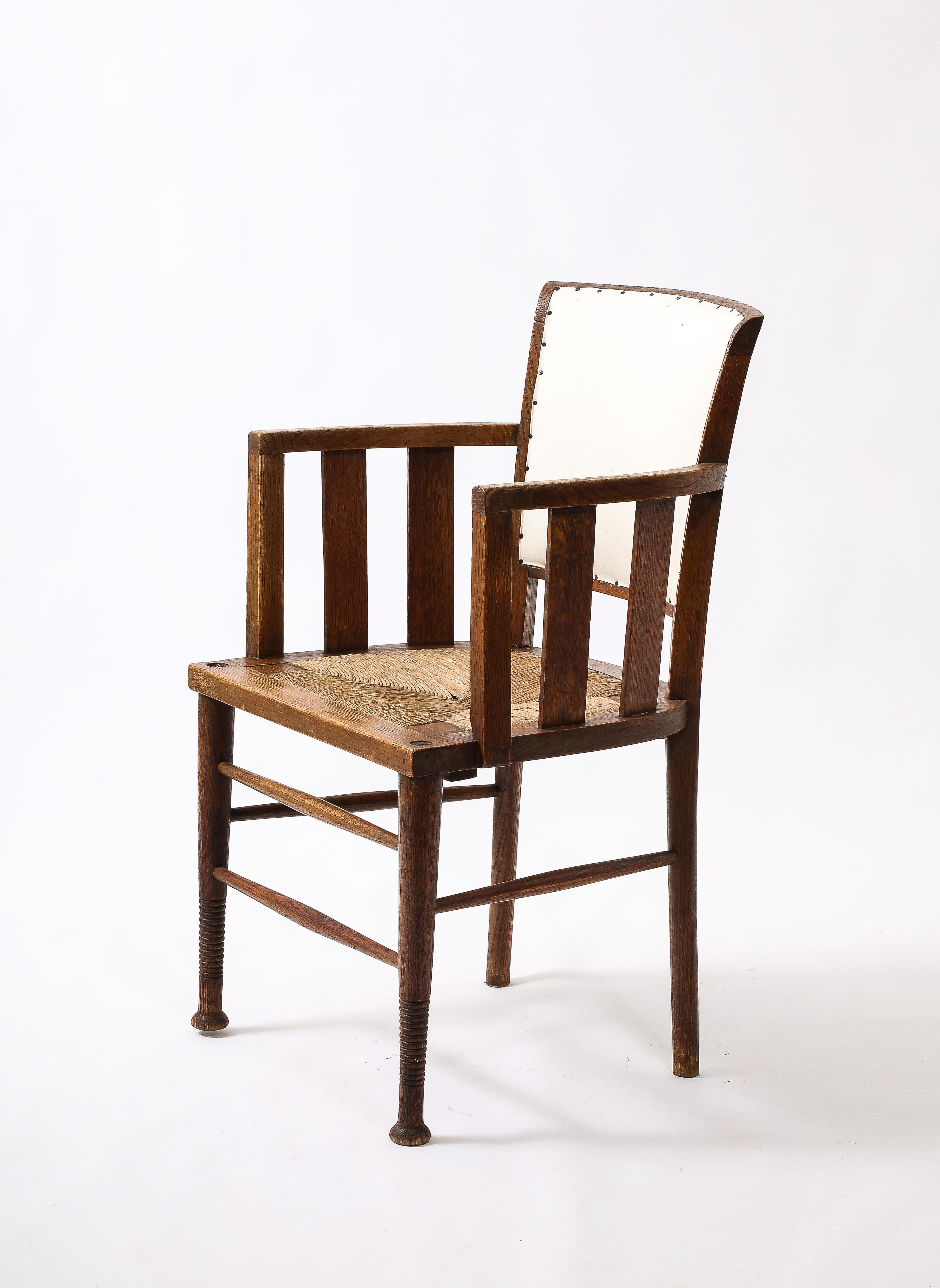 Early 20th Century Arts and Crafts Armchair, England 1920's For Sale 2