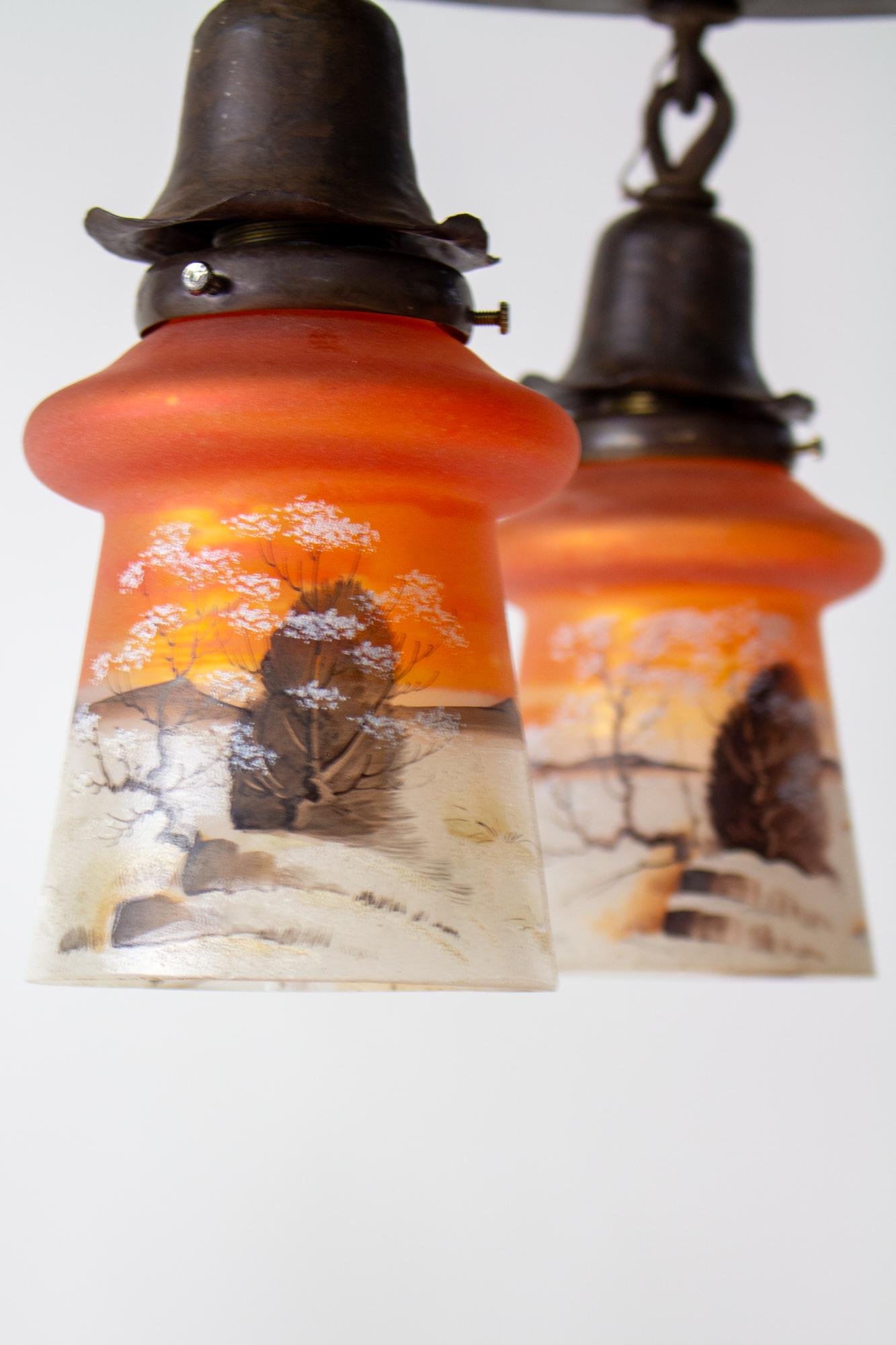 Lustre Arts and Crafts du début du 20e siècle avec verre peint orange en vente 2
