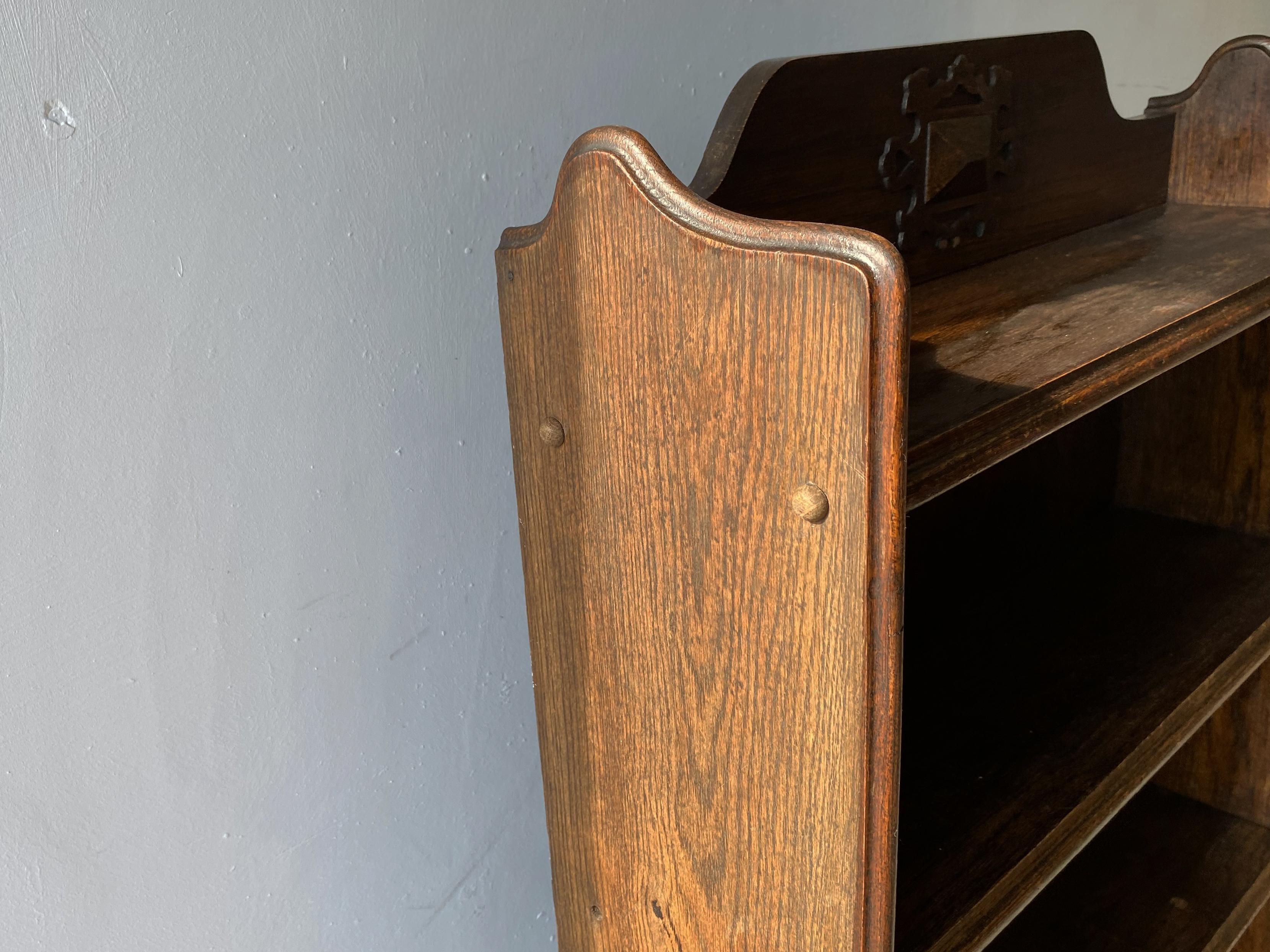 British Early 20th century Arts and Crafts oak book shelves