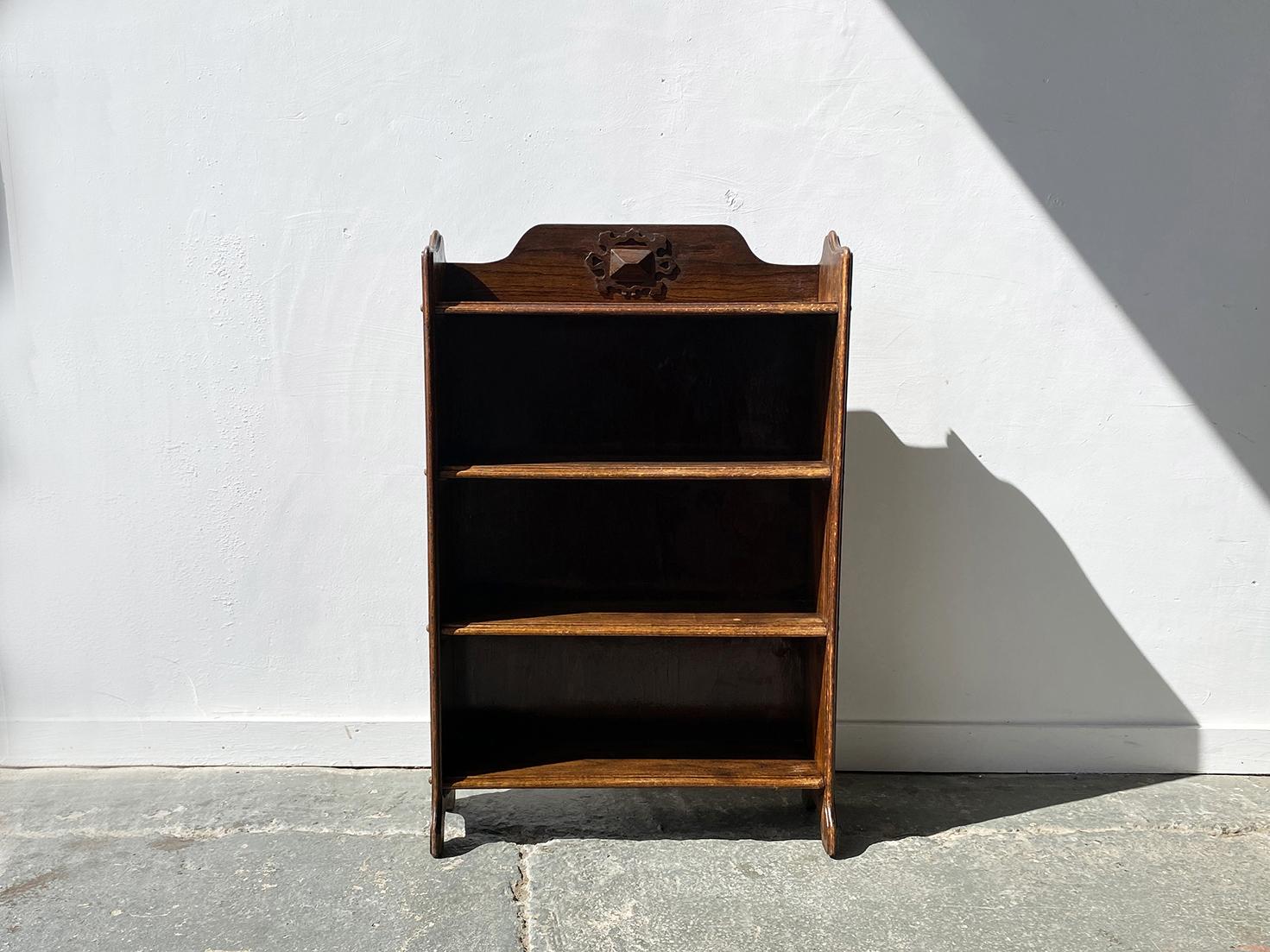 Oak Early 20th century Arts and Crafts oak book shelves