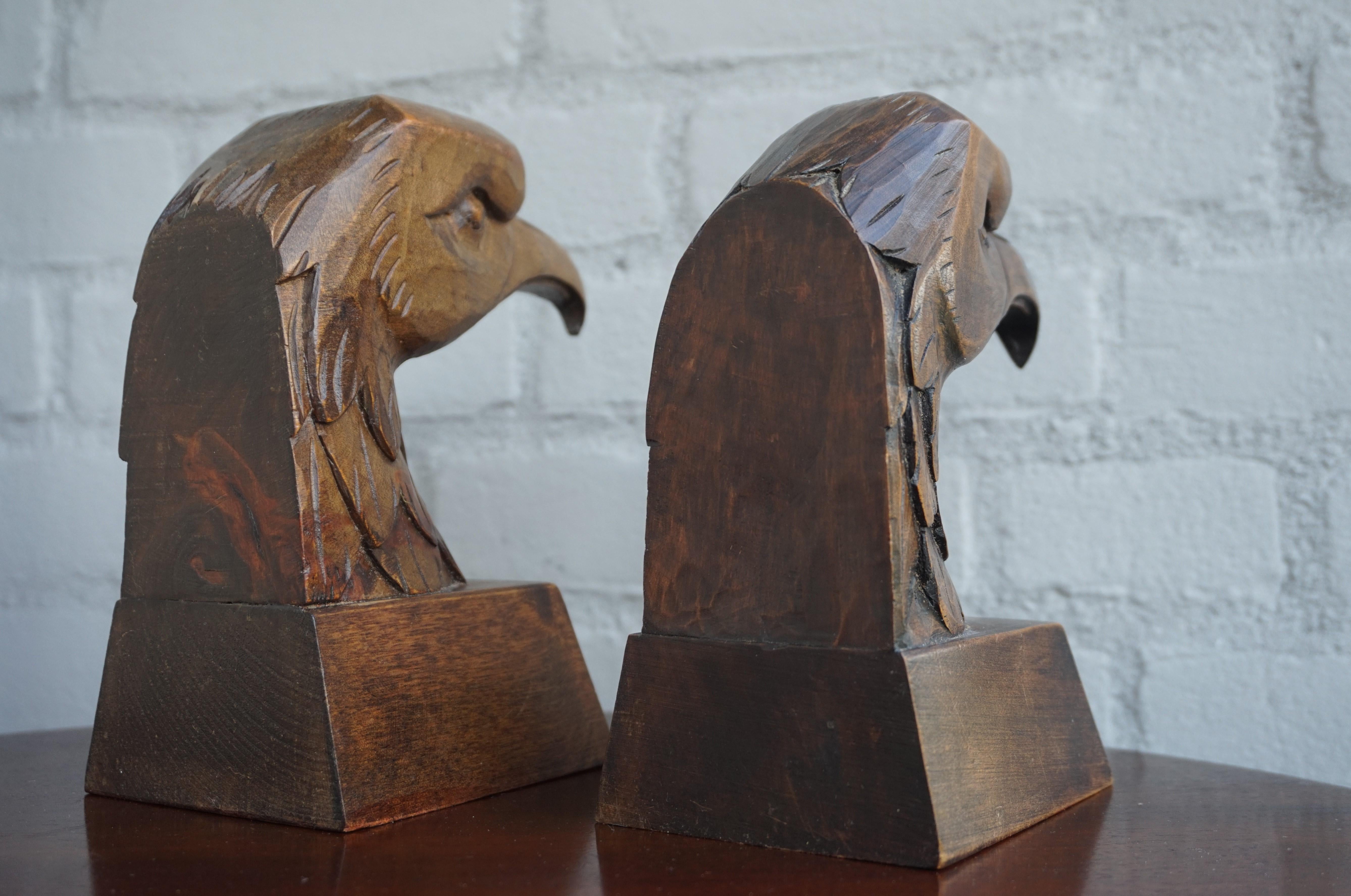 Hand-Carved Early 20th Century Arts & Crafts Pair of Hand Carved American Eagle Bookends