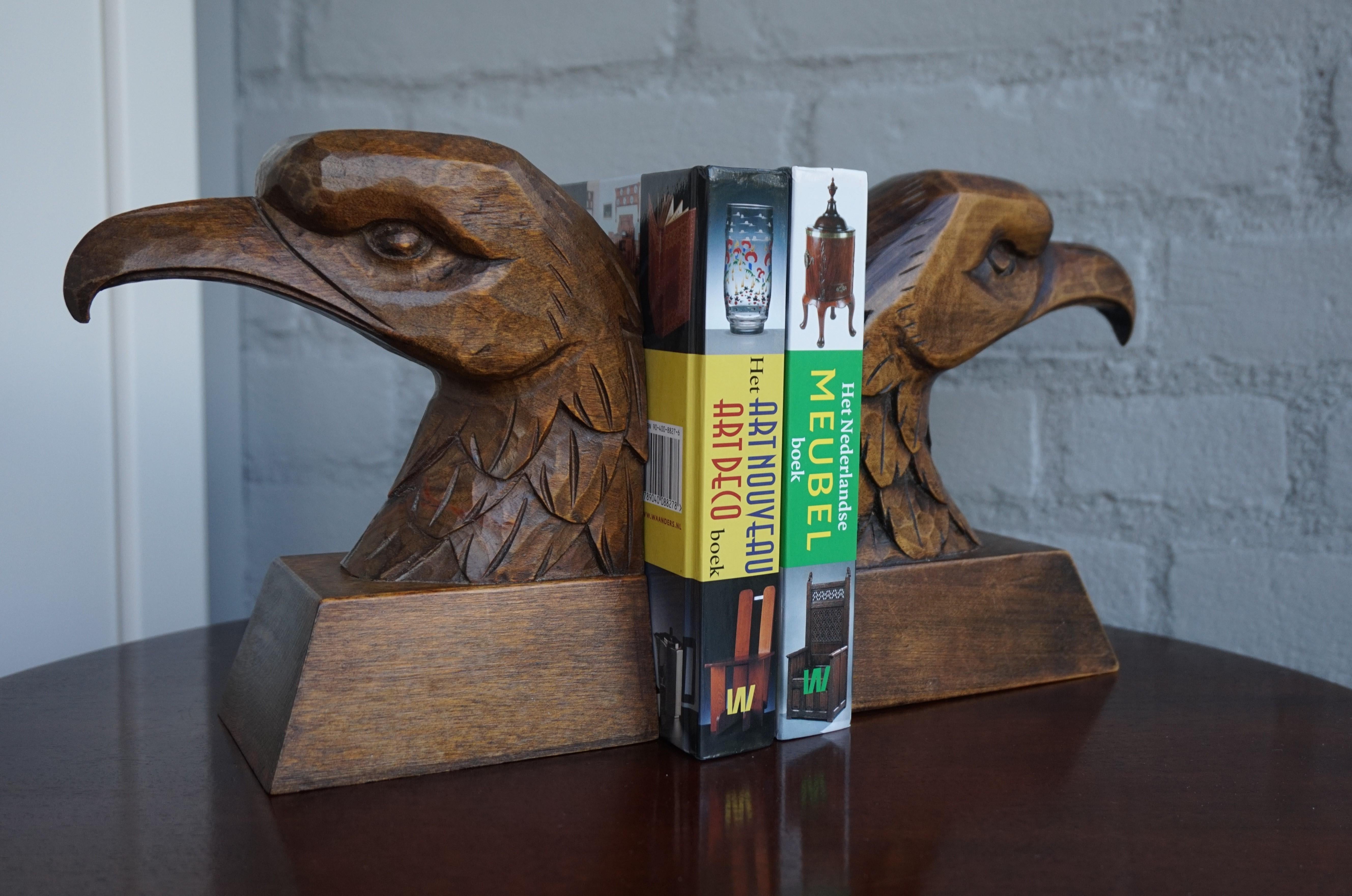 Early 20th Century Arts & Crafts Pair of Hand Carved American Eagle Bookends In Excellent Condition In Lisse, NL