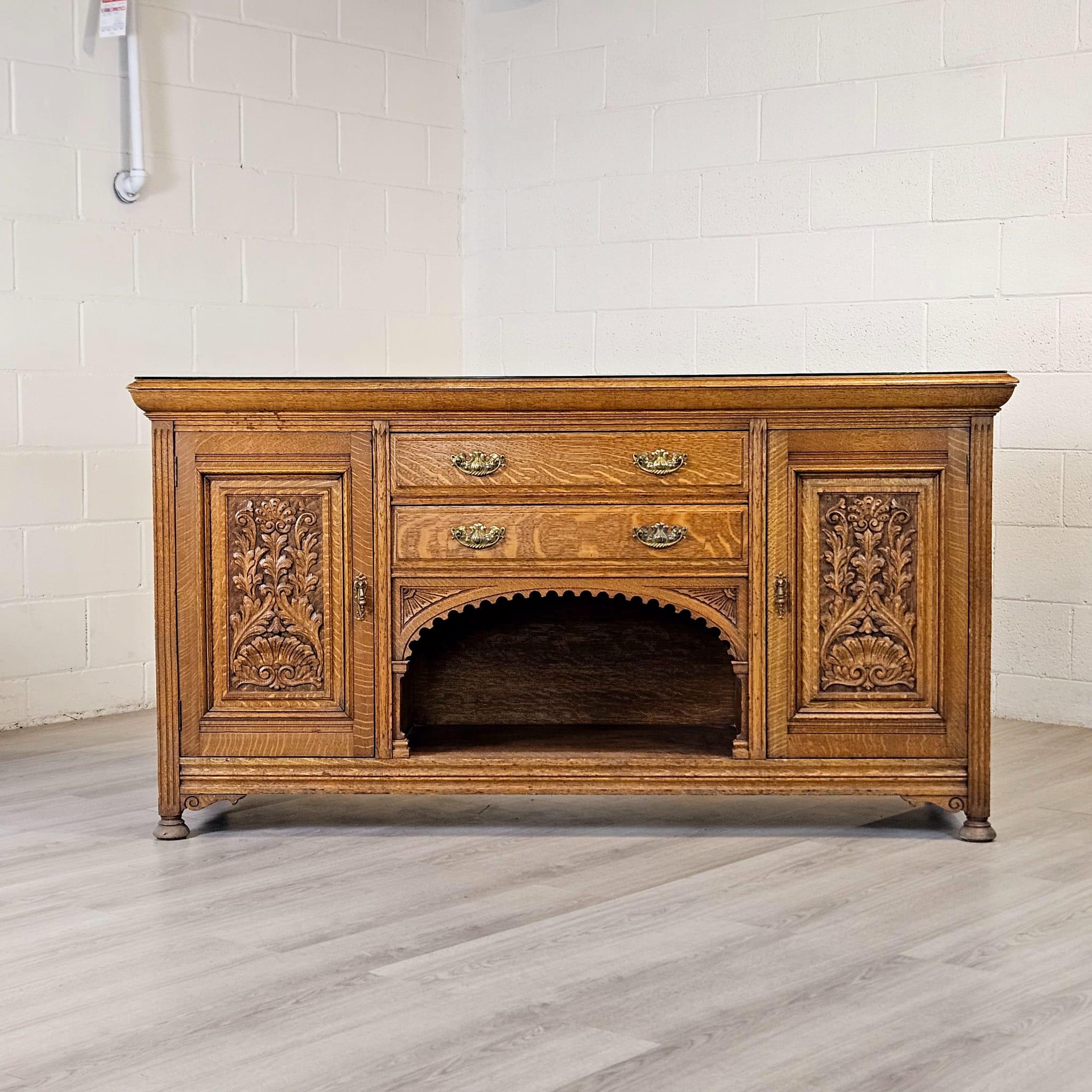 Early 20th Century Arts and Crafts Solid Oak Sideboard For Sale 6