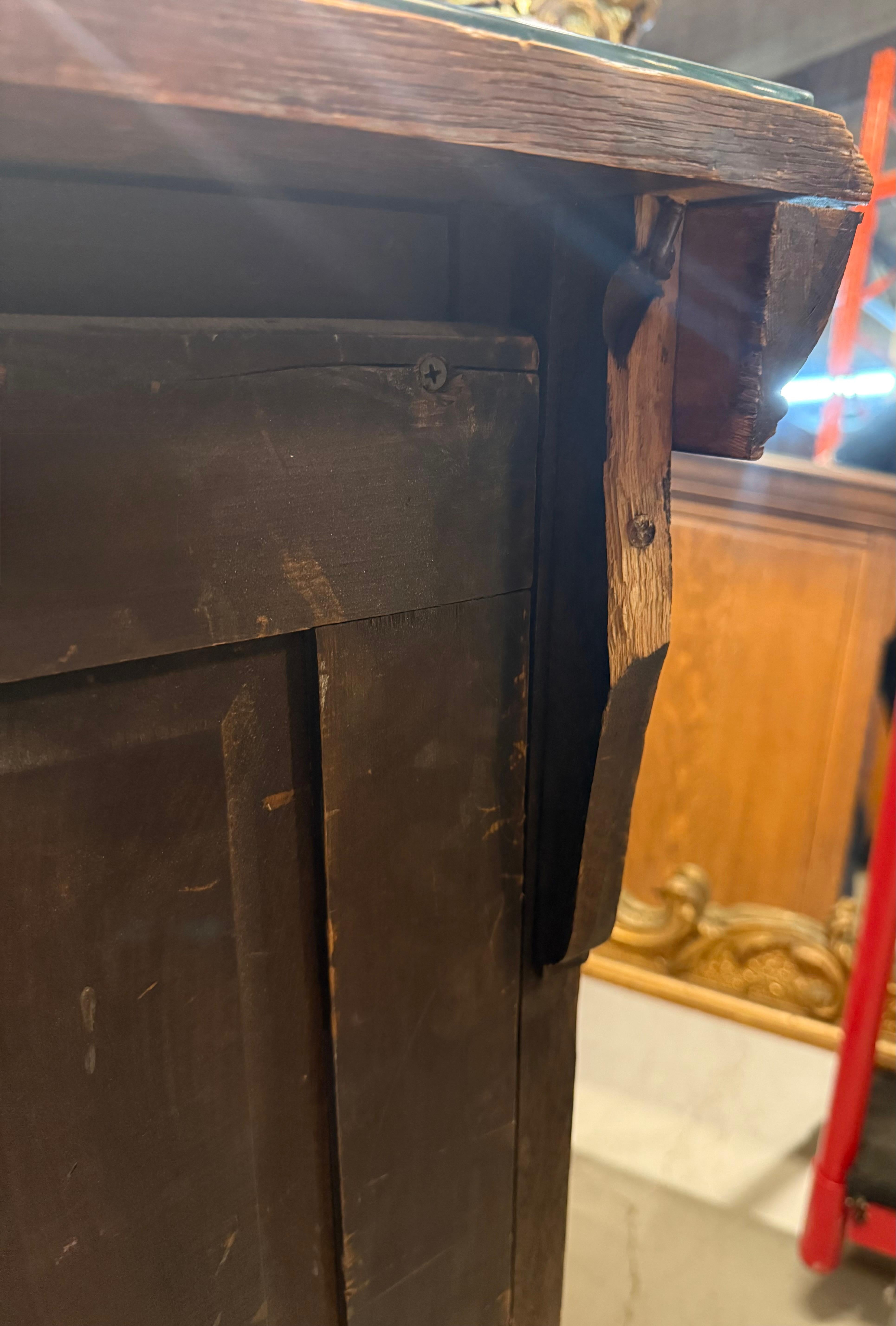 Early 20th Century Arts and Crafts Solid Oak Sideboard For Sale 10