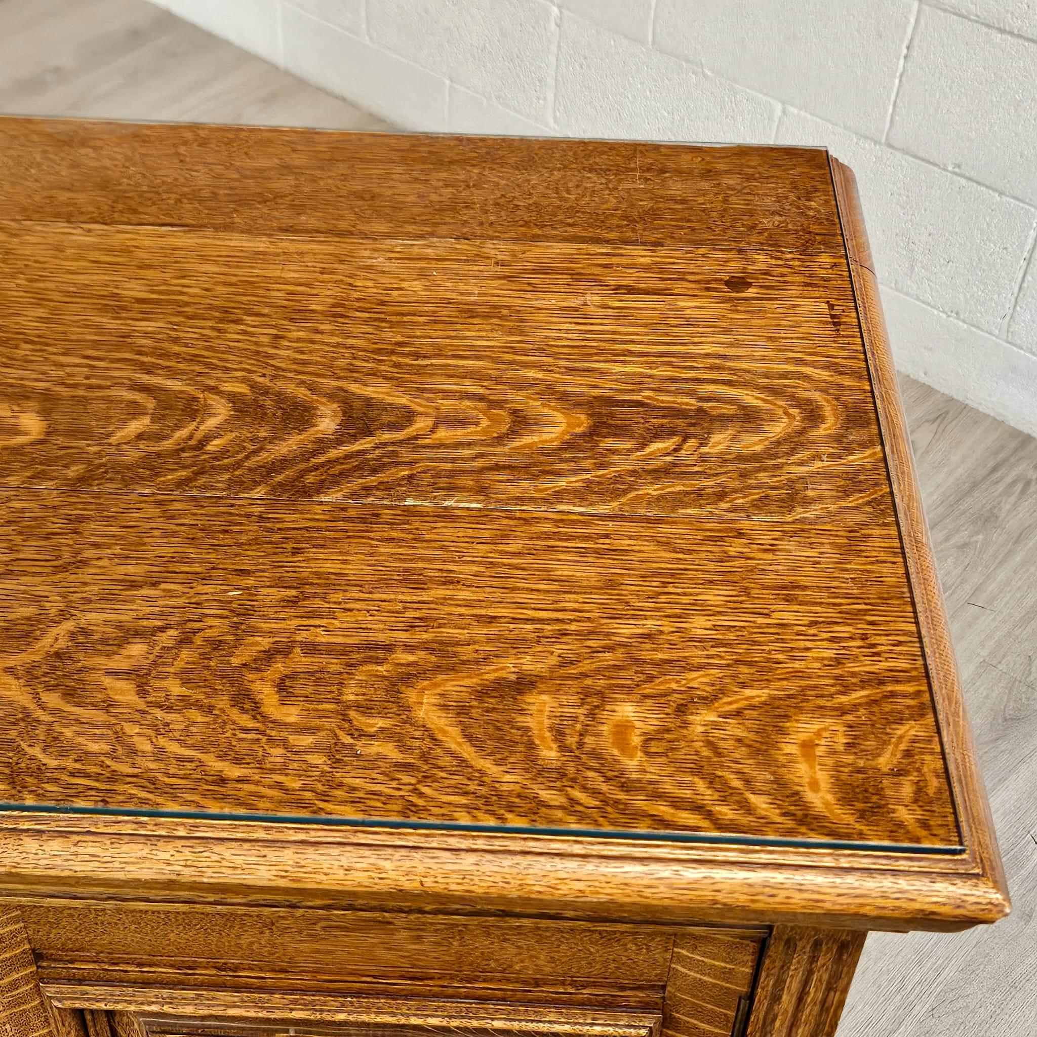 Early 20th Century Arts and Crafts Solid Oak Sideboard For Sale 1