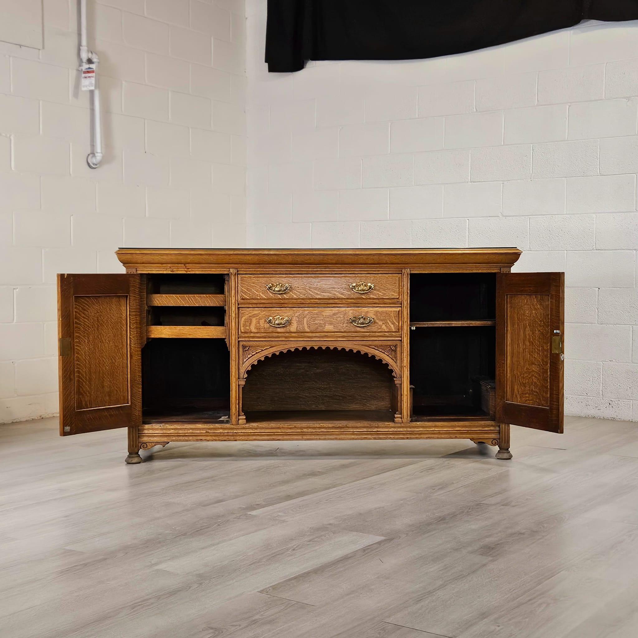 Early 20th Century Arts and Crafts Solid Oak Sideboard For Sale 3
