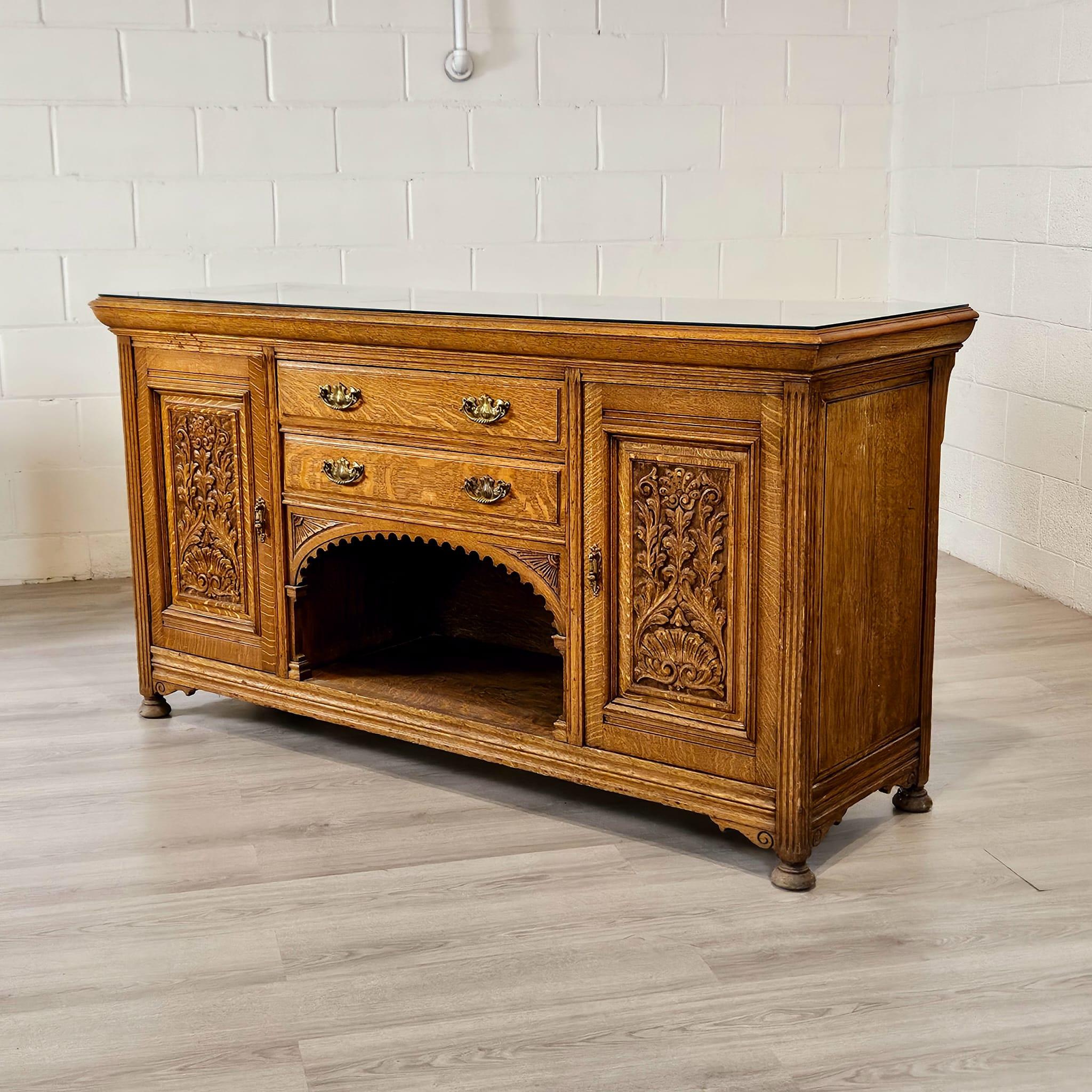 Early 20th Century Arts and Crafts Solid Oak Sideboard For Sale 5