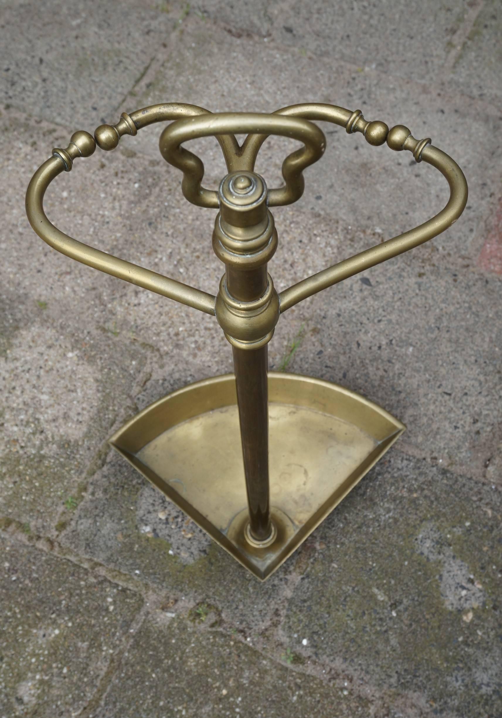 Early 20th Century Arts & Crafts Striking and Heavy Brass Corner Umbrella Stand For Sale 3