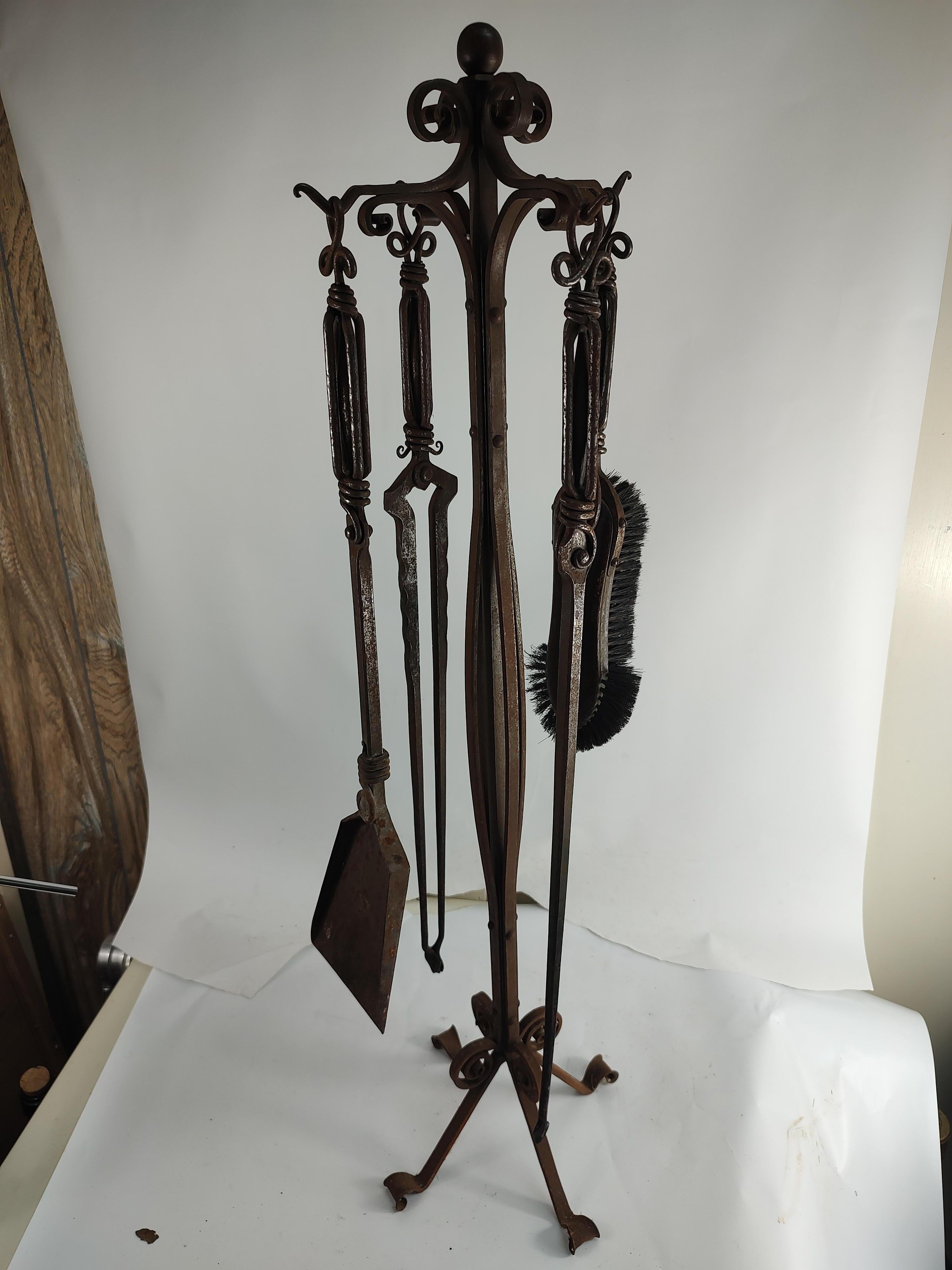 Early 20th Century Arts & Crafts 5 Piece Hand Wrought Fireplace Tool Set For Sale 3