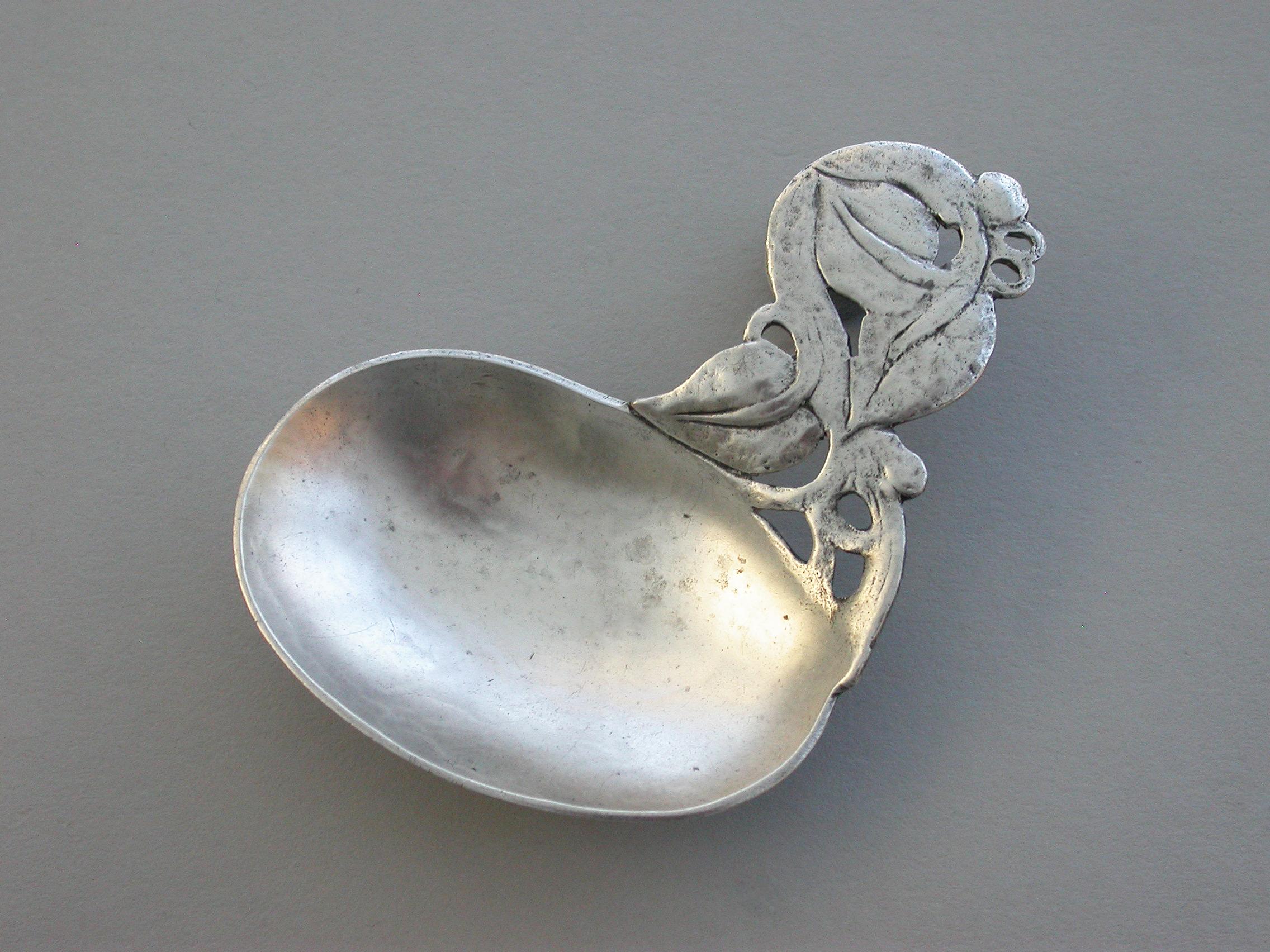 Early 20th Century Arts & Crafts Hammered Silver Caddy Spoon, 1927 In Good Condition For Sale In Sittingbourne, Kent