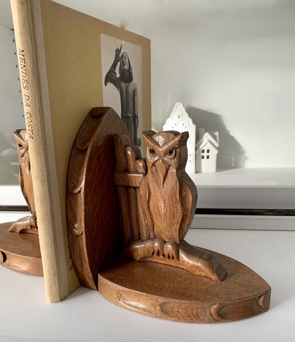 Early 20th Century Arts & Crafts Period Gothic Revival Owl Bookends / Stand In Good Condition In Lisse, NL